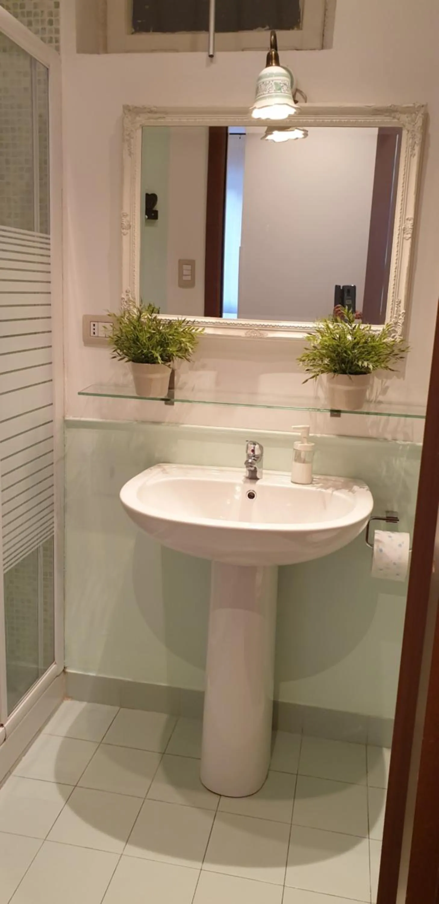 Bathroom in Saint Peter Vatican City Large Apartment Barbara casa vacanza