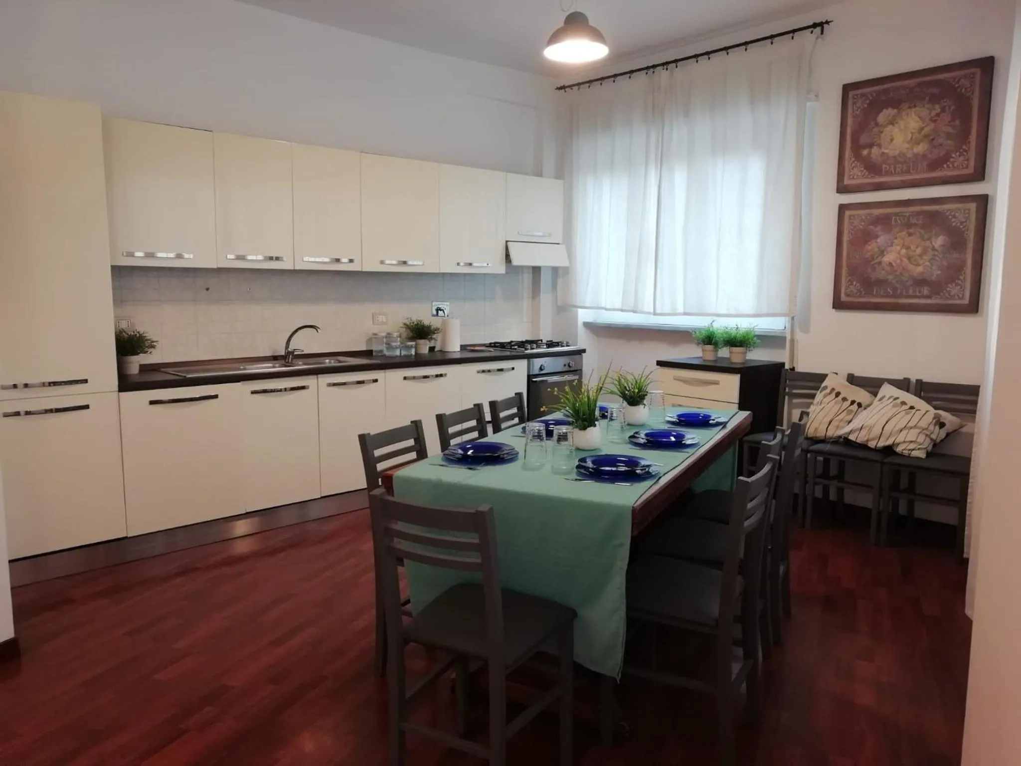 Kitchen or kitchenette in Saint Peter Vatican City Large Apartment Barbara casa vacanza