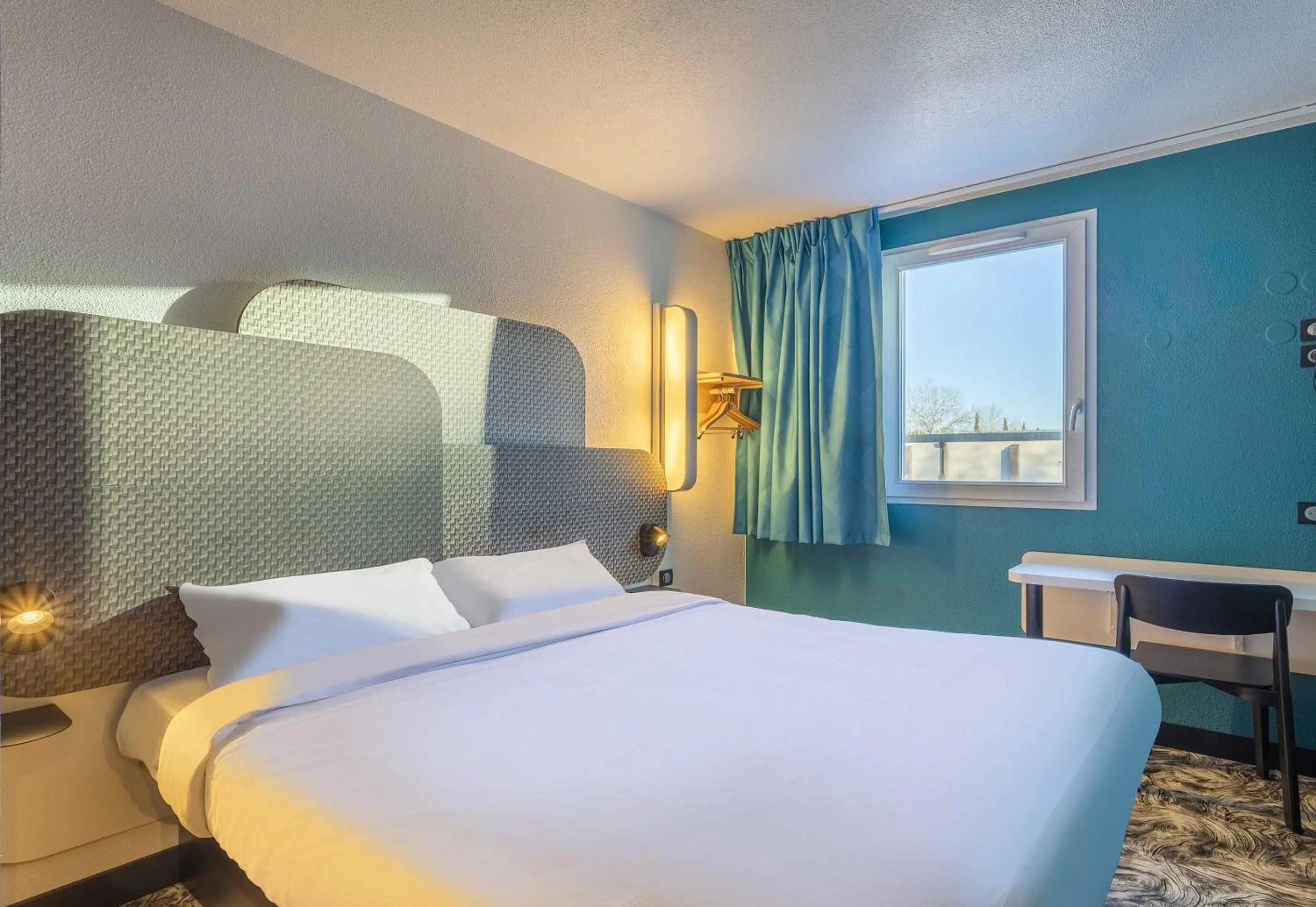 Bedroom, Bed in B&B HOTEL Aix-en-Provence Meyreuil Sainte-Victoire