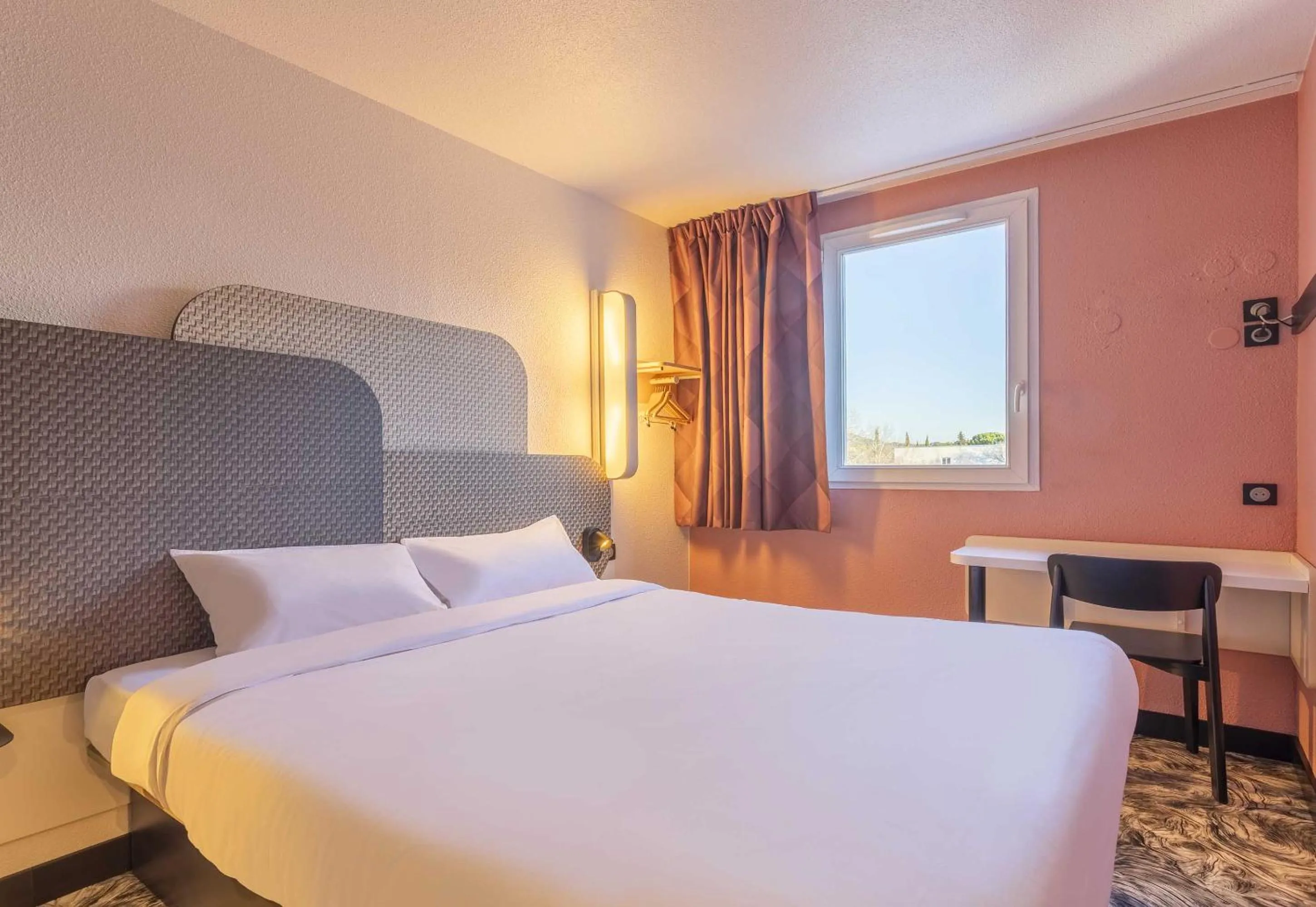 Bedroom, Bed in B&B HOTEL Aix-en-Provence Meyreuil Sainte-Victoire