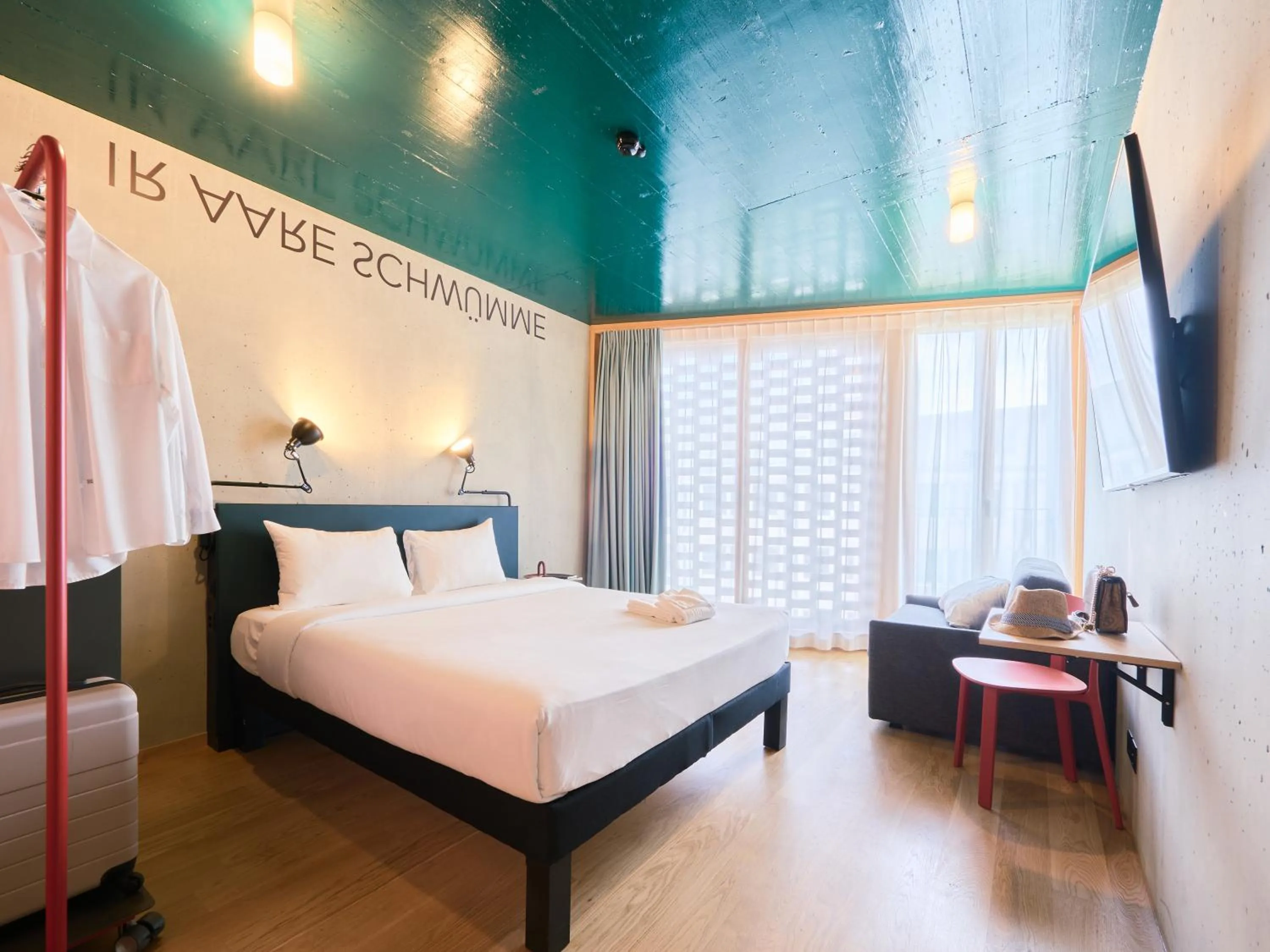 Photo of the whole room, Bed in ibis Styles Bern City