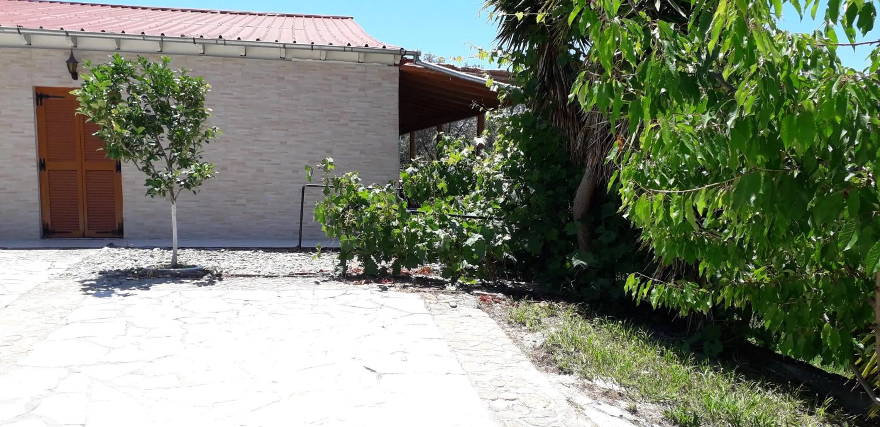 Property building in Pension Nychterida