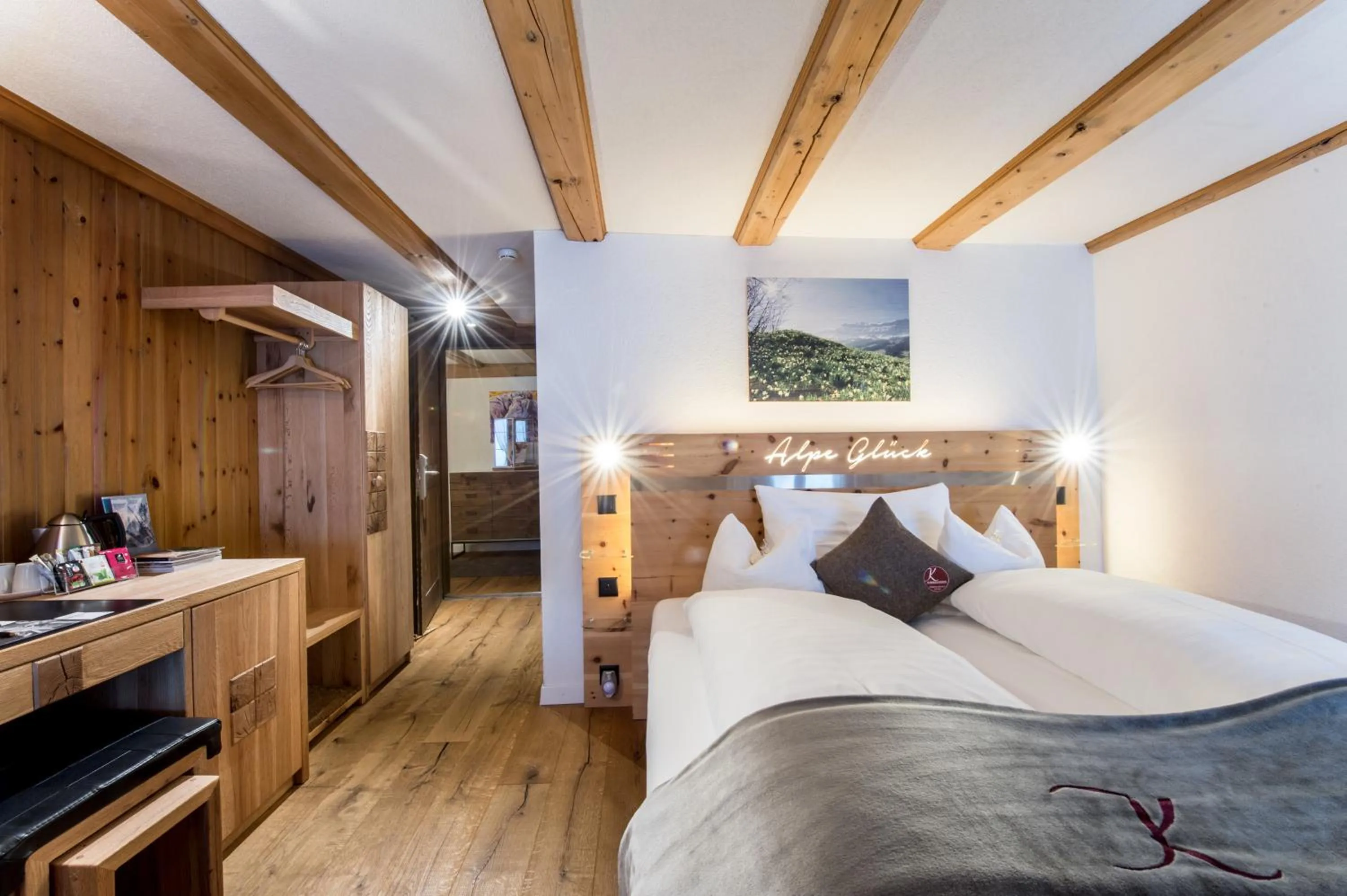 Photo of the whole room, Bed in Hotel Kemmeriboden-Bad AG