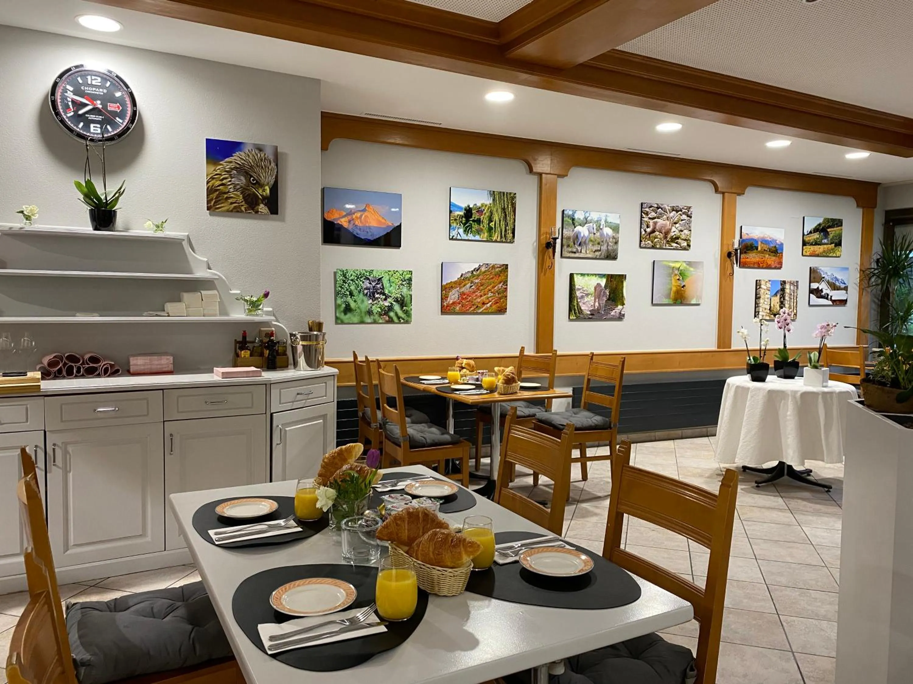 Restaurant/places to eat in Hotel Casino