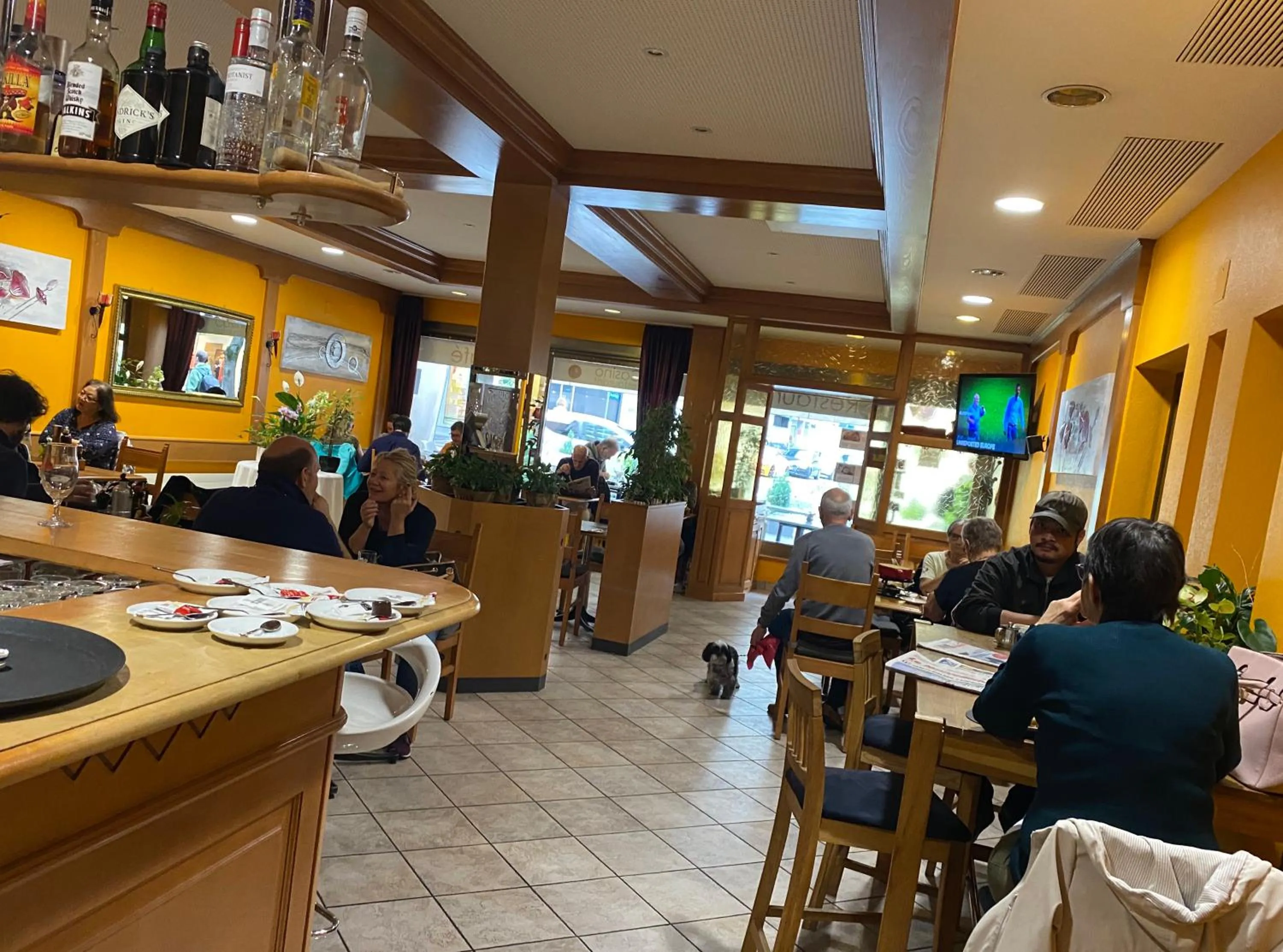 Restaurant/places to eat in Hotel Casino