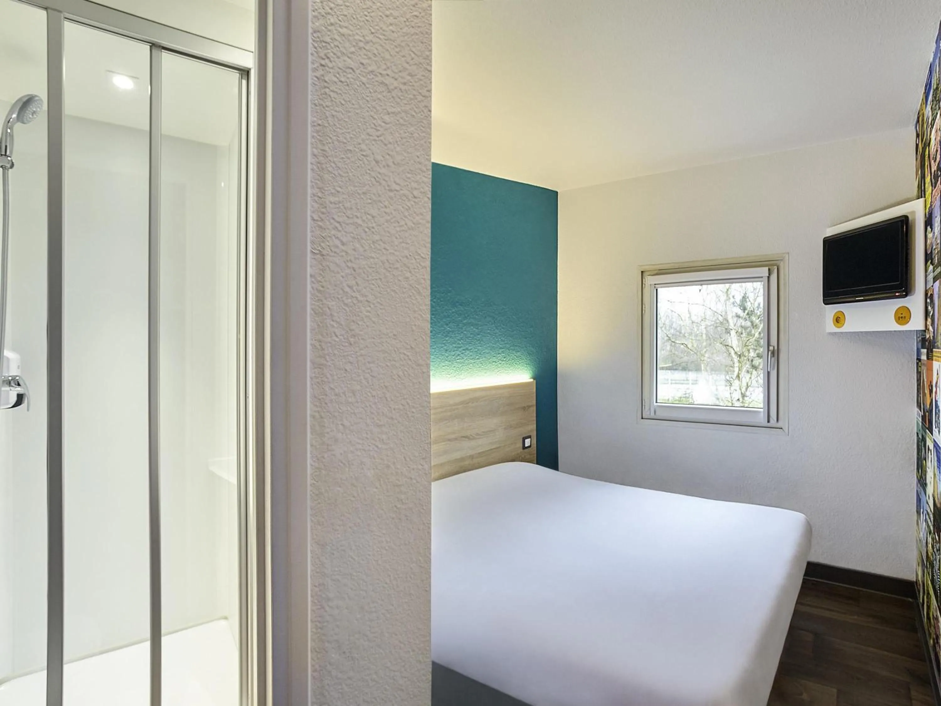 Bedroom, Bed in hotelF1 Antibes Sophia Antipolis