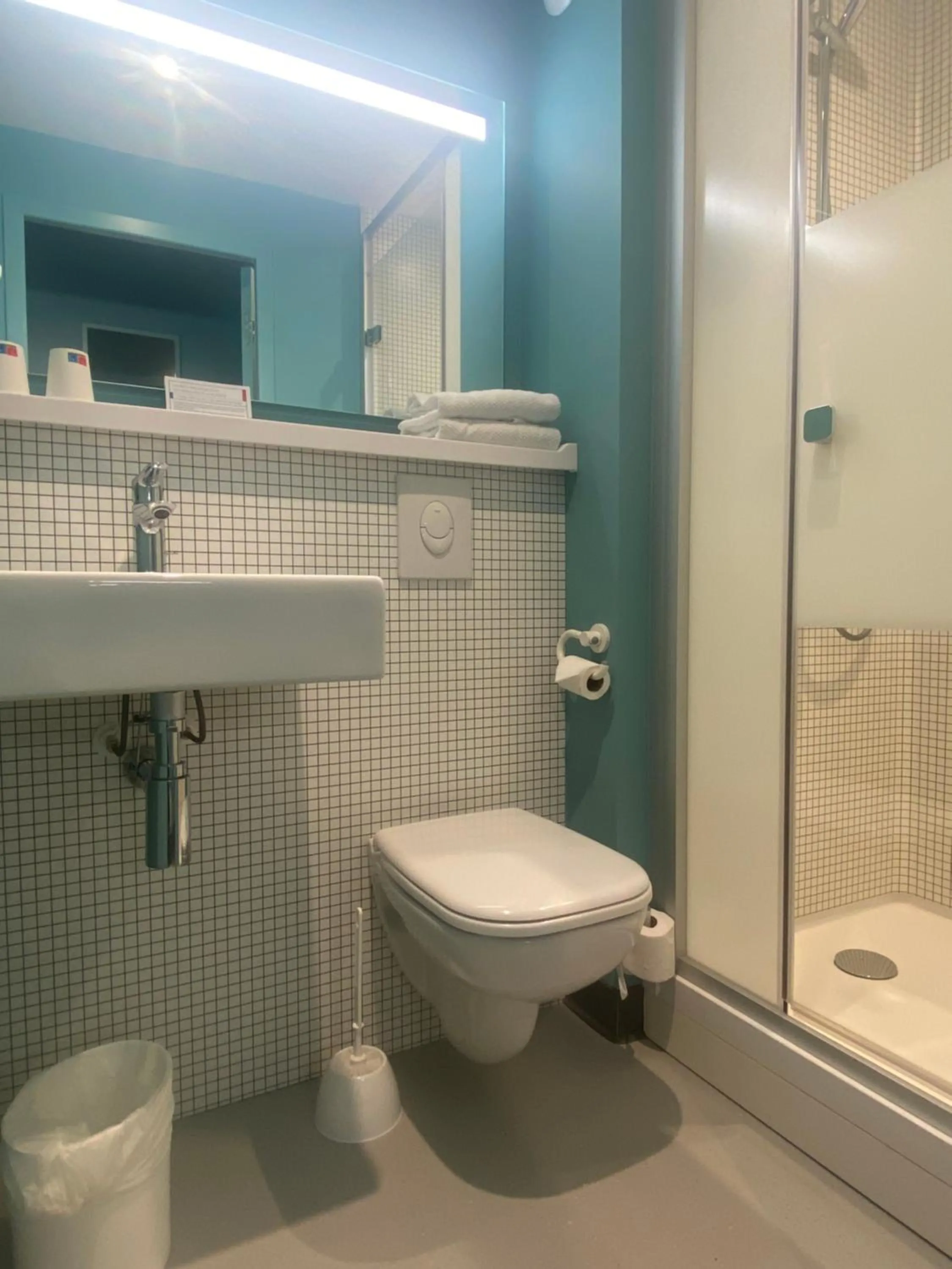 Shower in Hotel Ibis Budget Montpellier Centre Millenaire -
