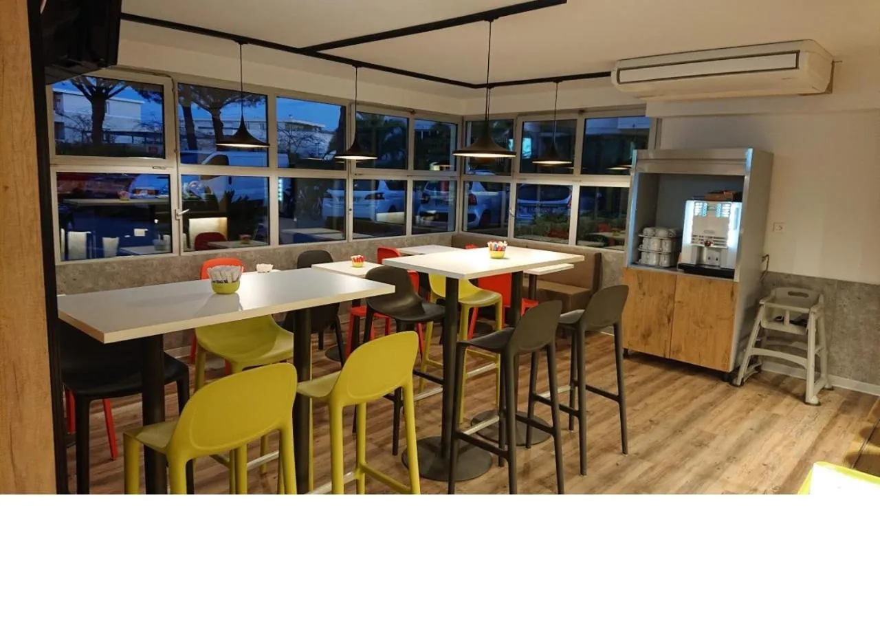 Buffet breakfast in Hotel Ibis Budget Montpellier Centre Millenaire -