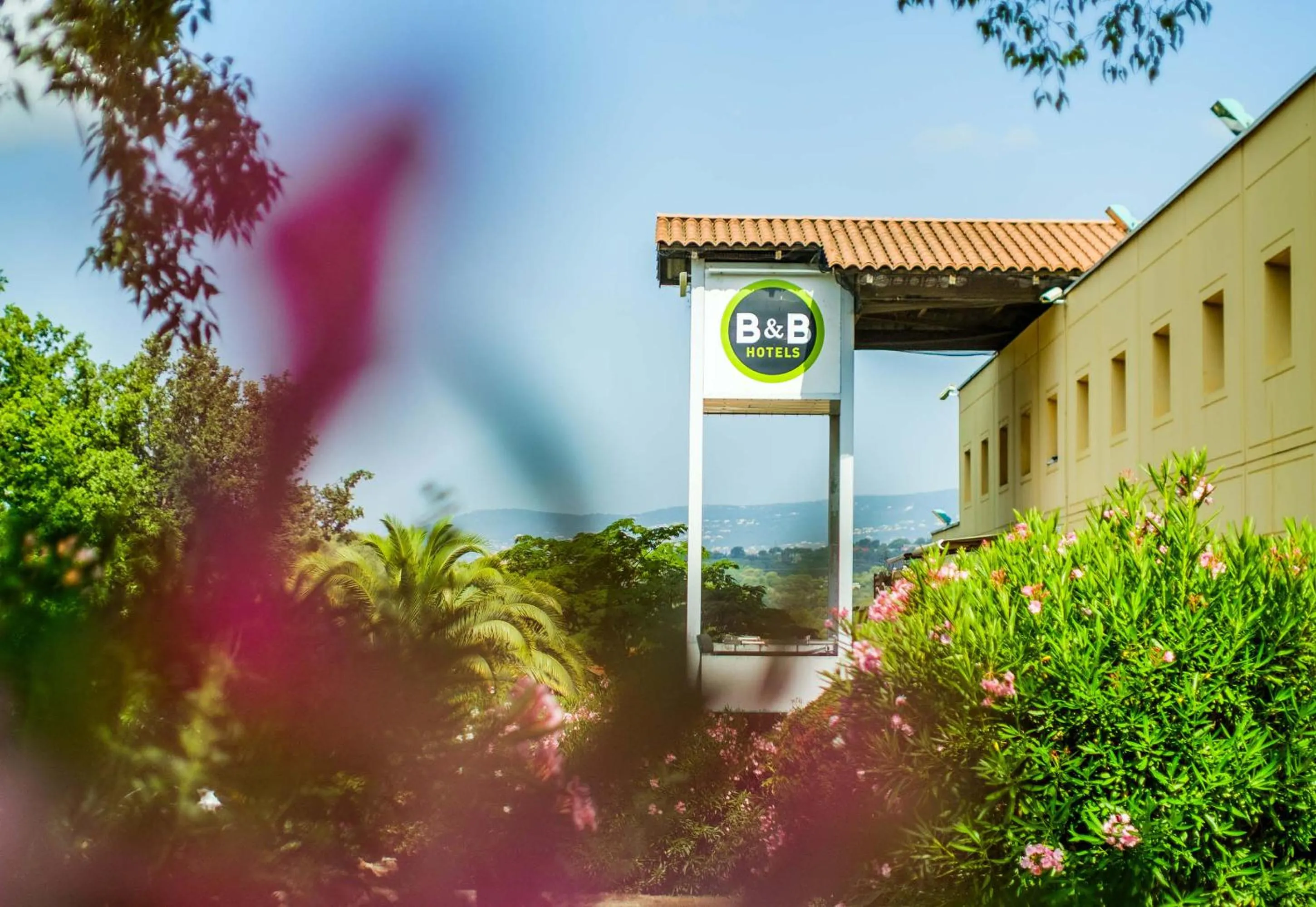 Property building in B&B HOTEL Cannes Mouans Sartoux