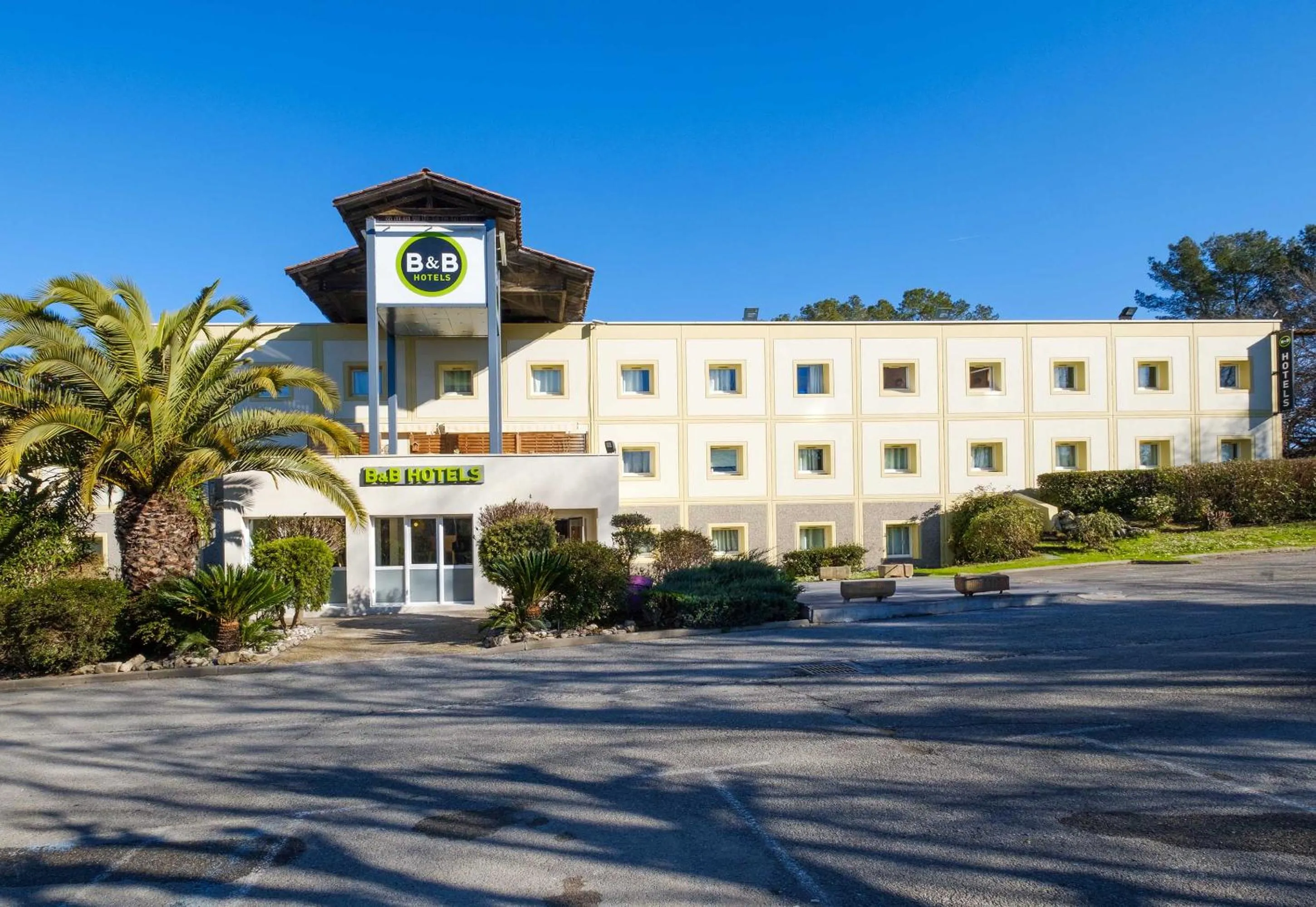 Property building in B&B HOTEL Cannes Mouans Sartoux