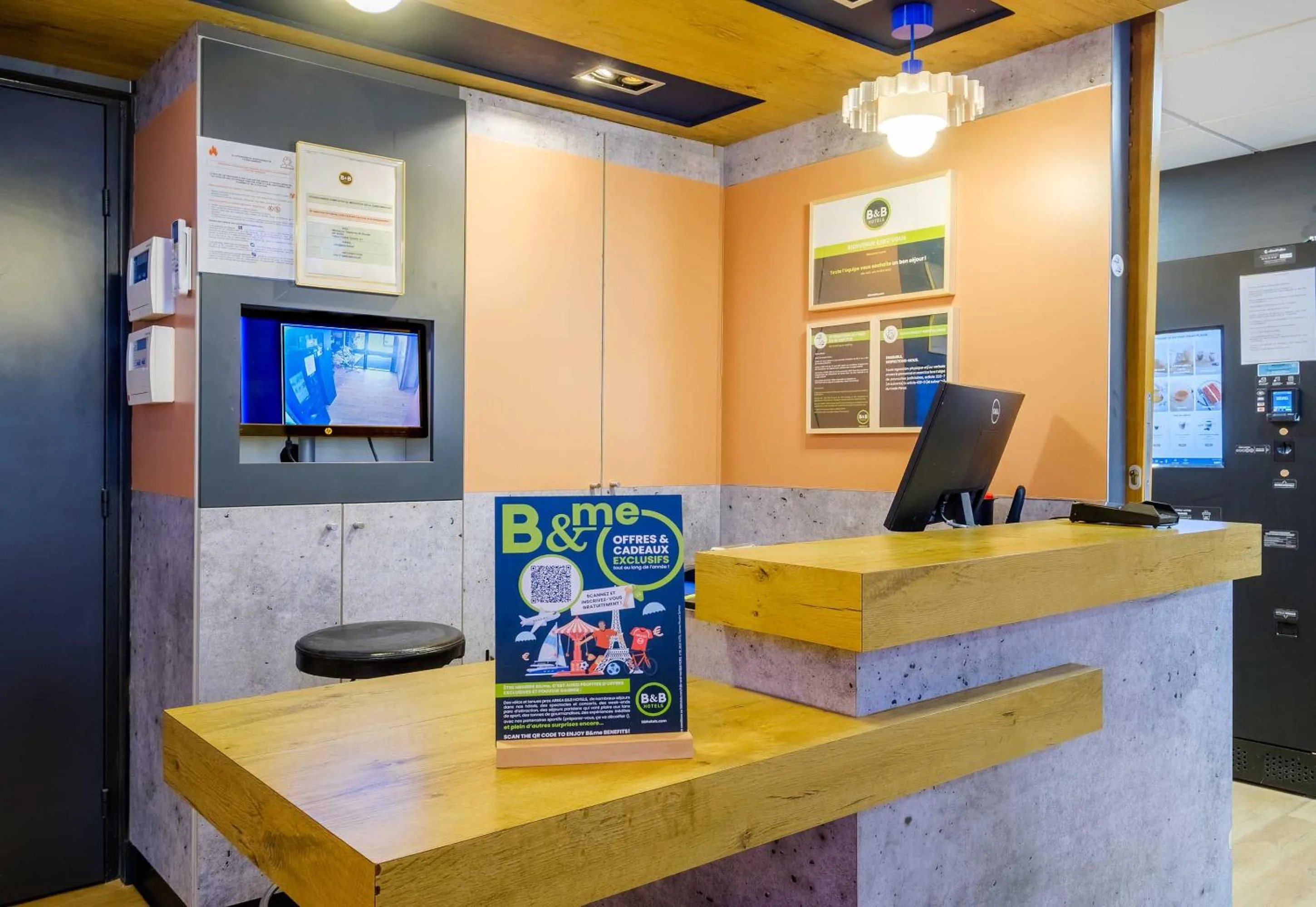 Lobby or reception in B&B HOTEL Cannes Mouans Sartoux
