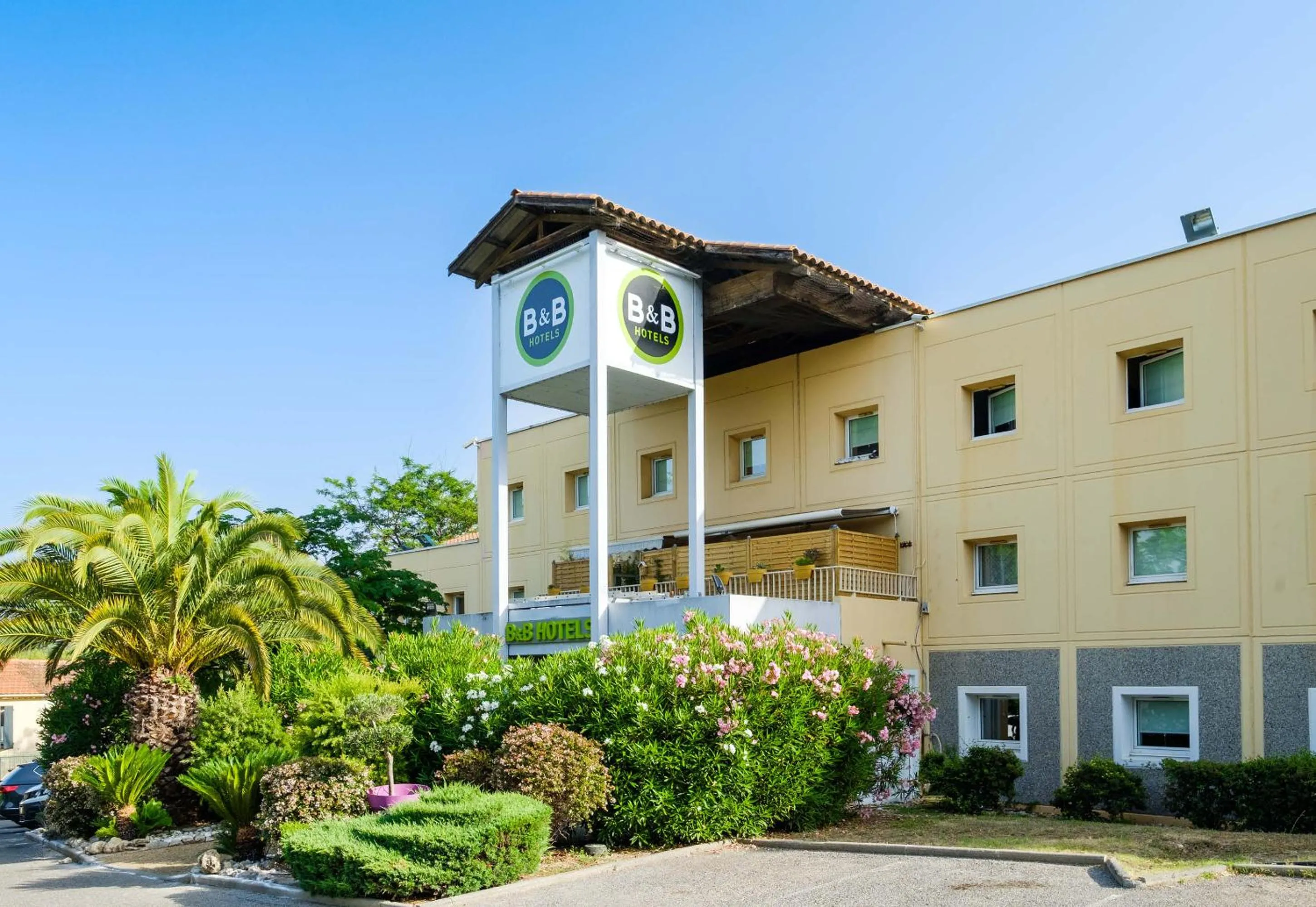 Property building in B&B HOTEL Cannes Mouans Sartoux