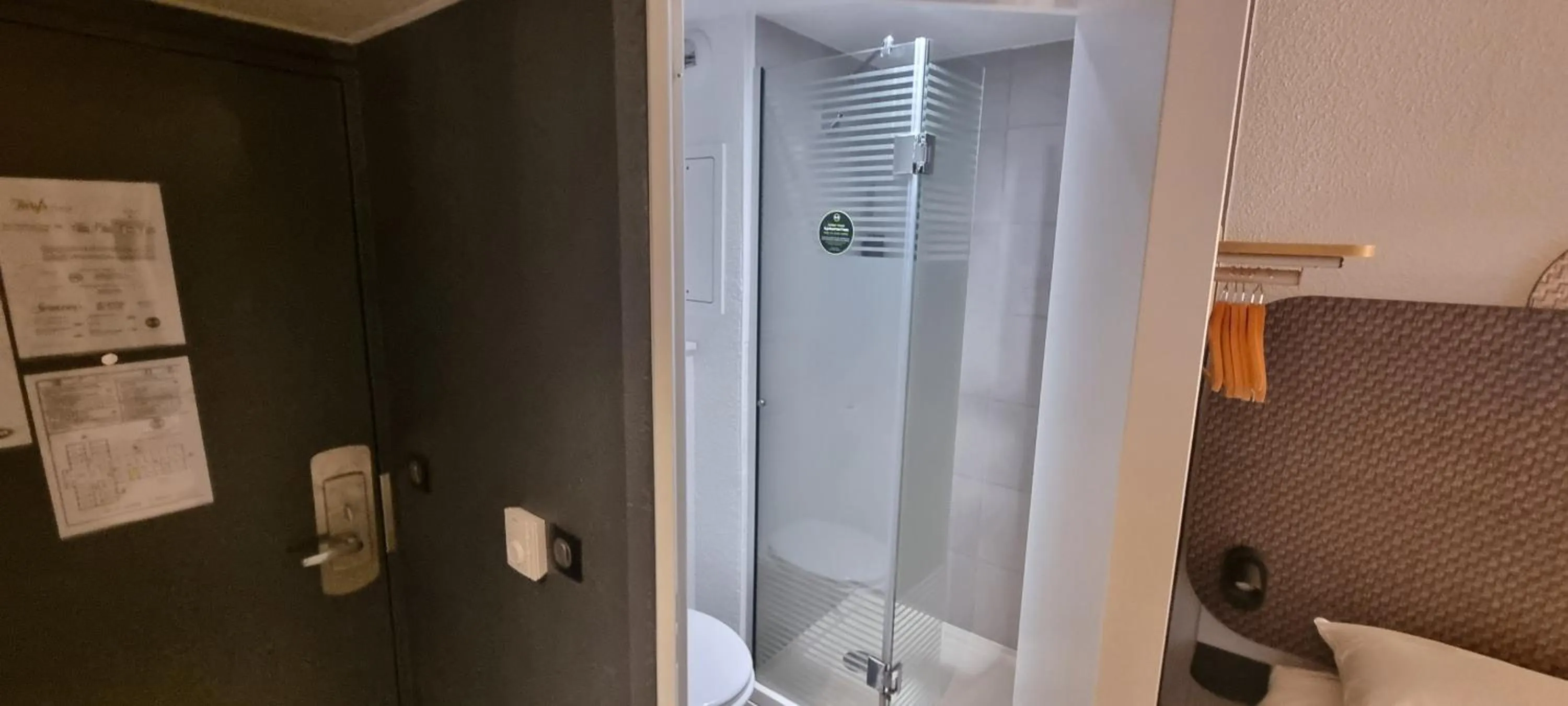 Shower in B&B HOTEL Cannes Mouans Sartoux
