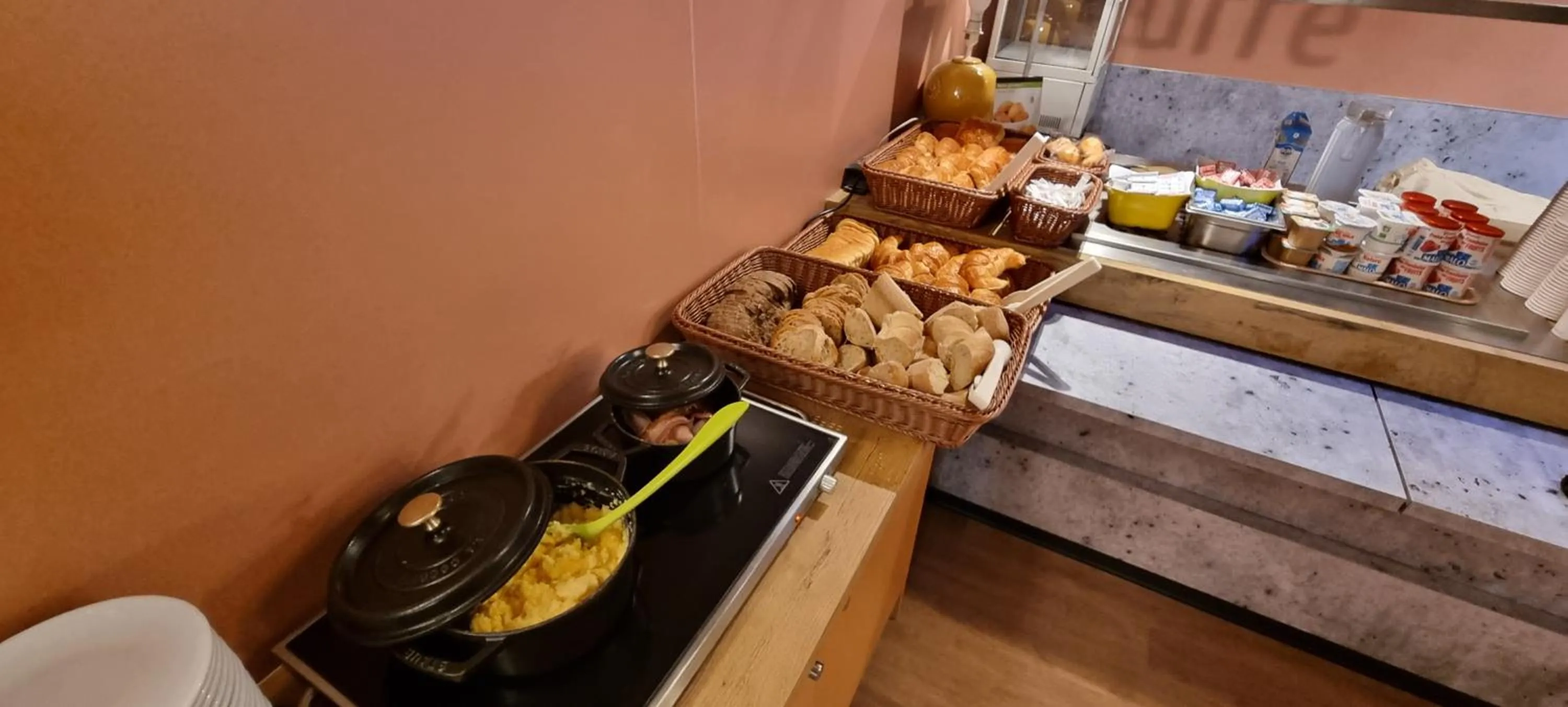 Breakfast in B&B HOTEL Cannes Mouans Sartoux