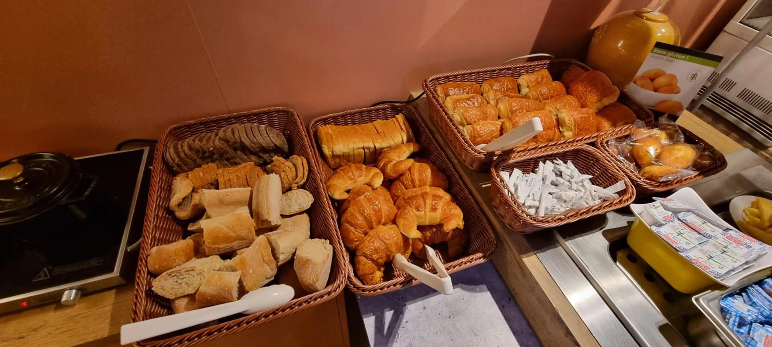 Breakfast in B&B HOTEL Cannes Mouans Sartoux