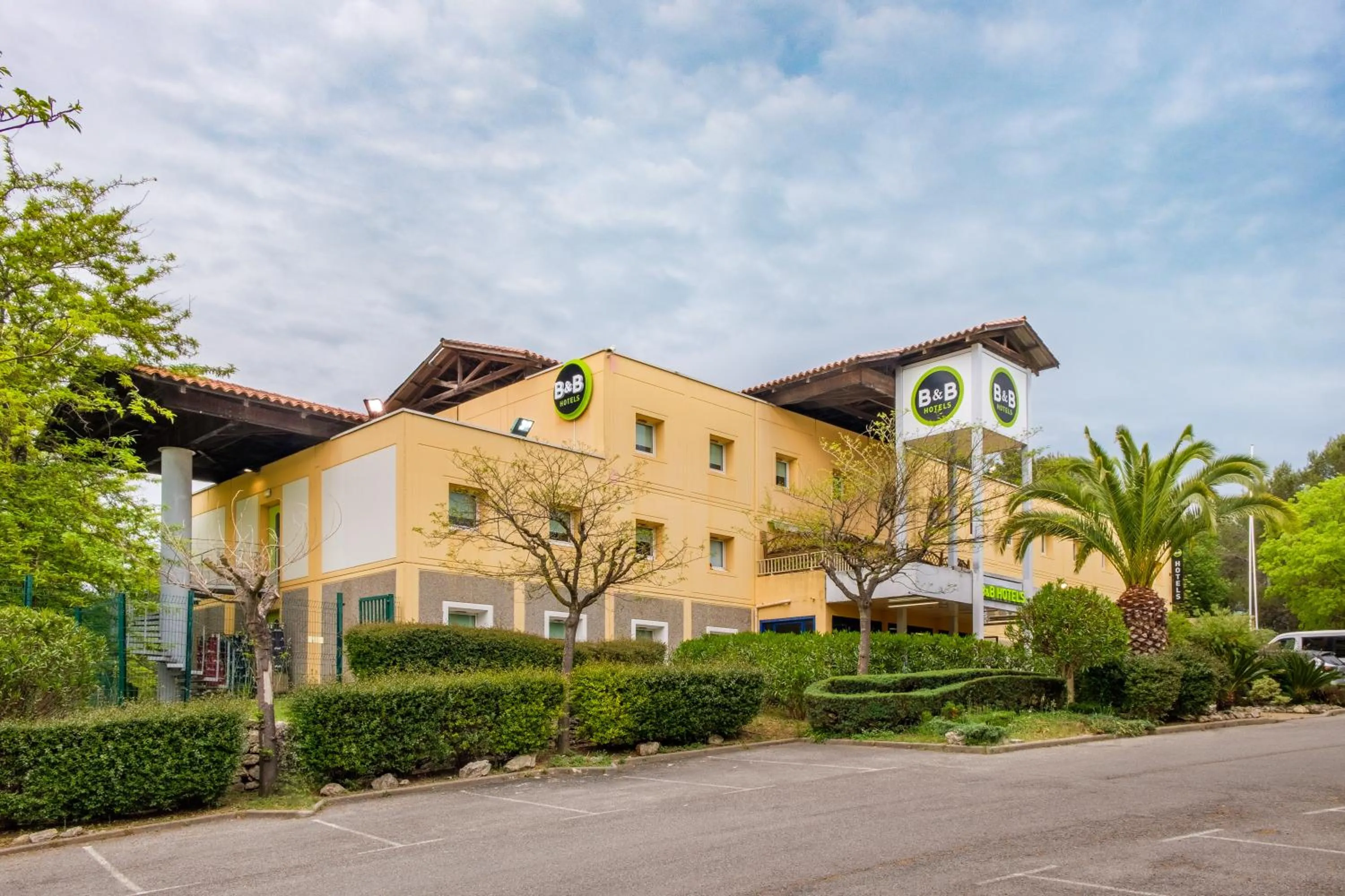 Property building in B&B HOTEL Cannes Mouans Sartoux