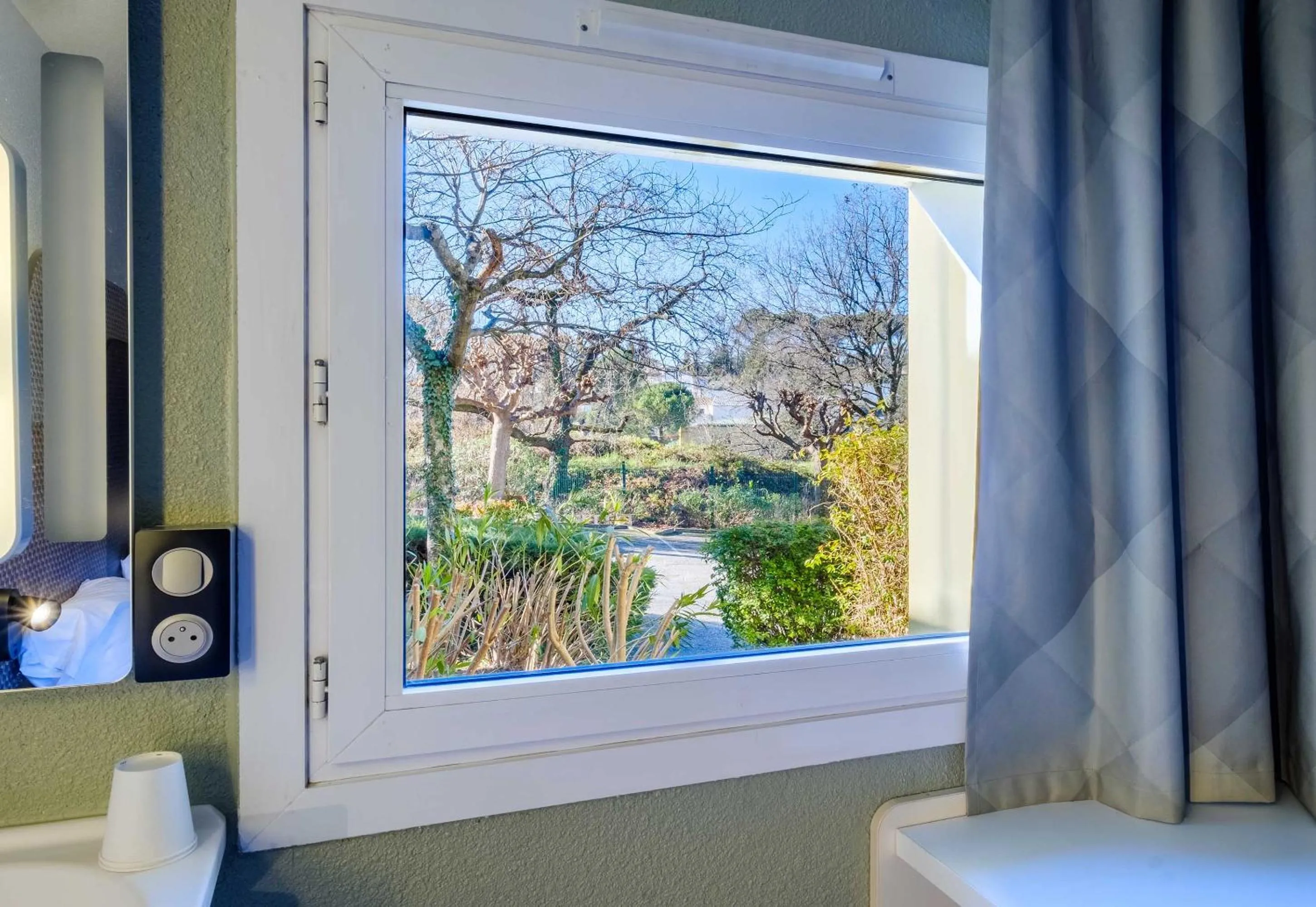 Garden view in B&B HOTEL Cannes Mouans Sartoux