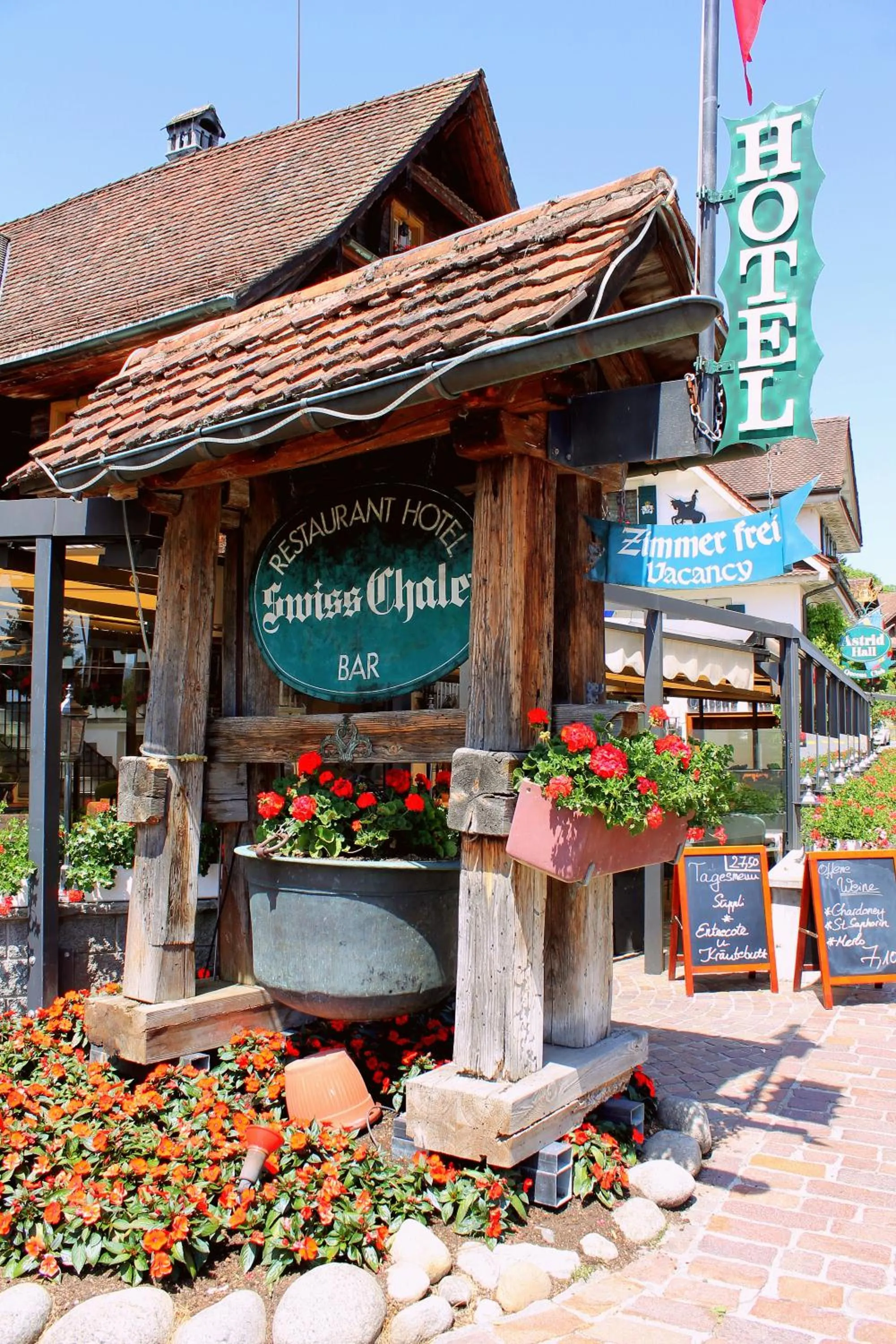 Facade/entrance in Swiss-Chalet Merlischachen - Historik Chalet-Hotel Lodge