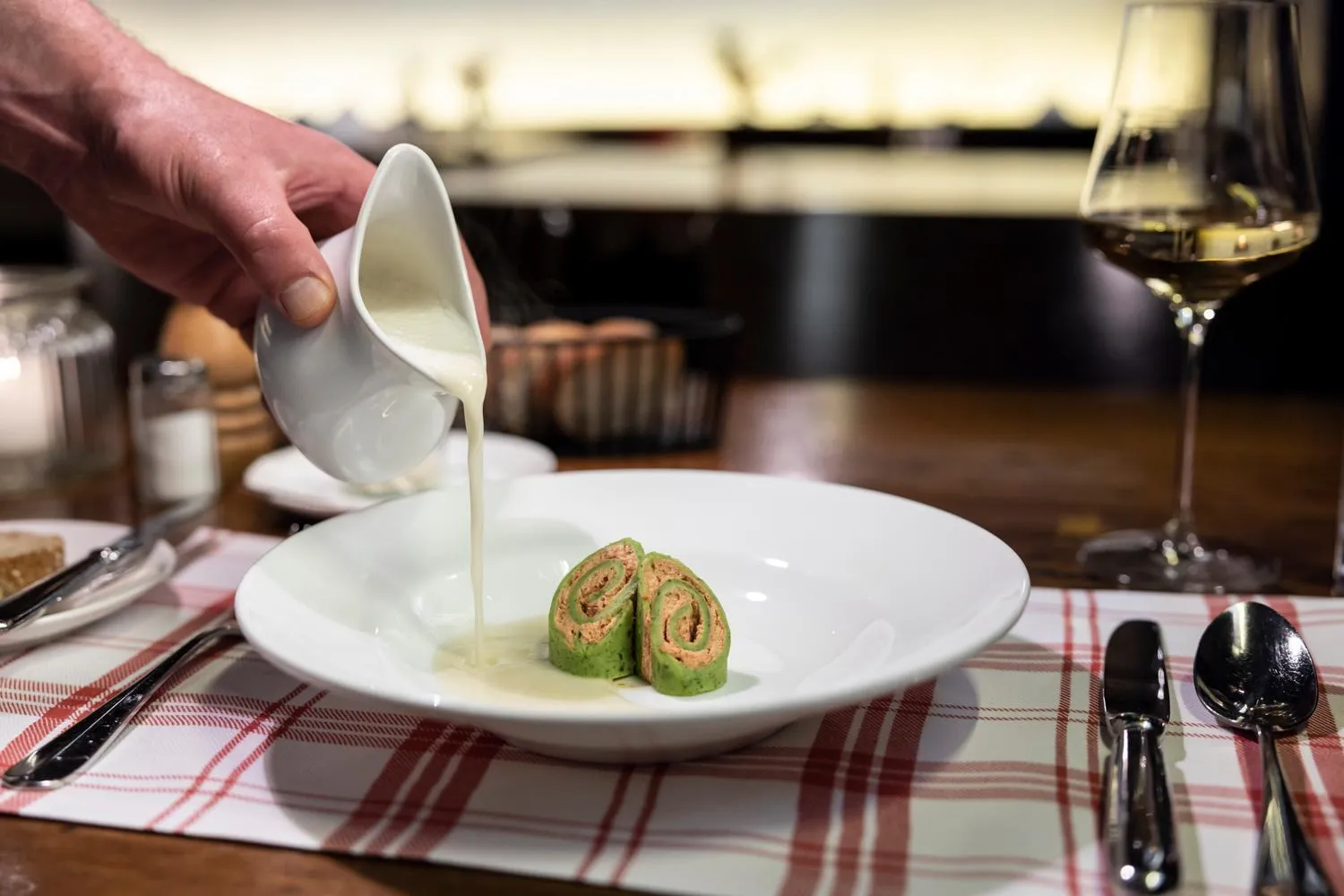 Restaurant/places to eat in Swiss-Chalet Merlischachen - Historik Chalet-Hotel Lodge