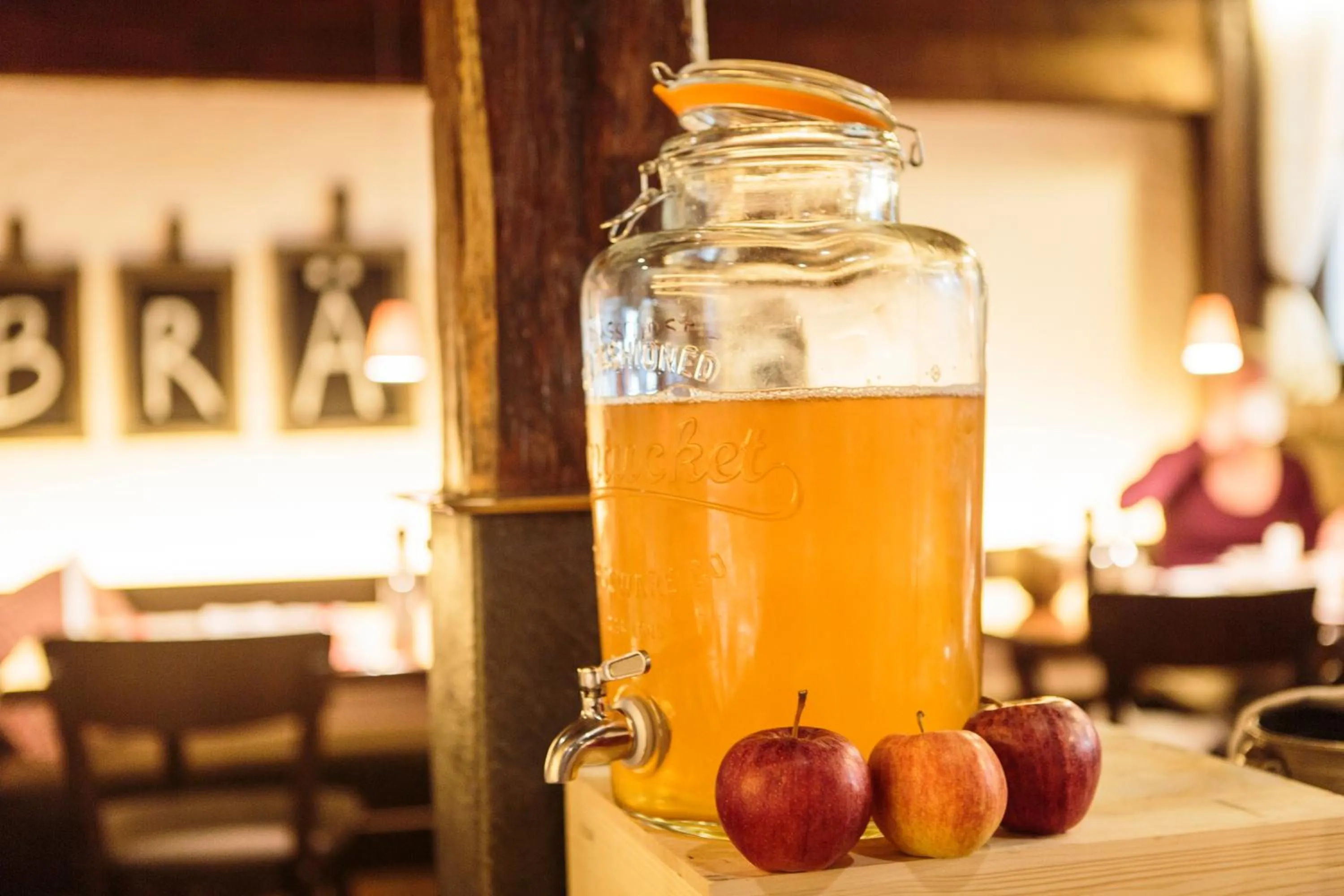 Buffet breakfast in Swiss-Chalet Merlischachen - Historik Chalet-Hotel Lodge