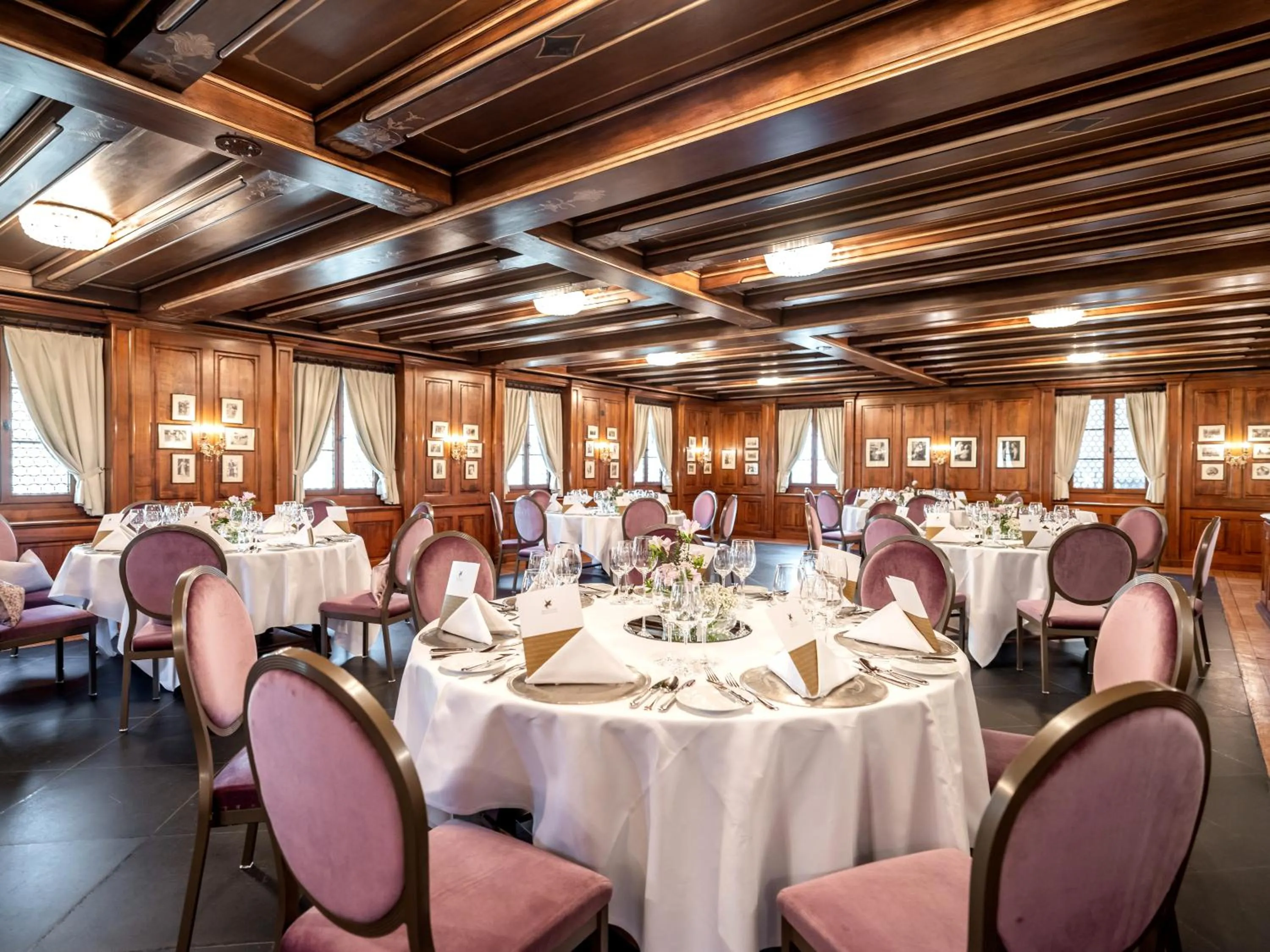 Banquet/Function facilities in Swiss-Chalet Merlischachen - Historik Chalet-Hotel Lodge