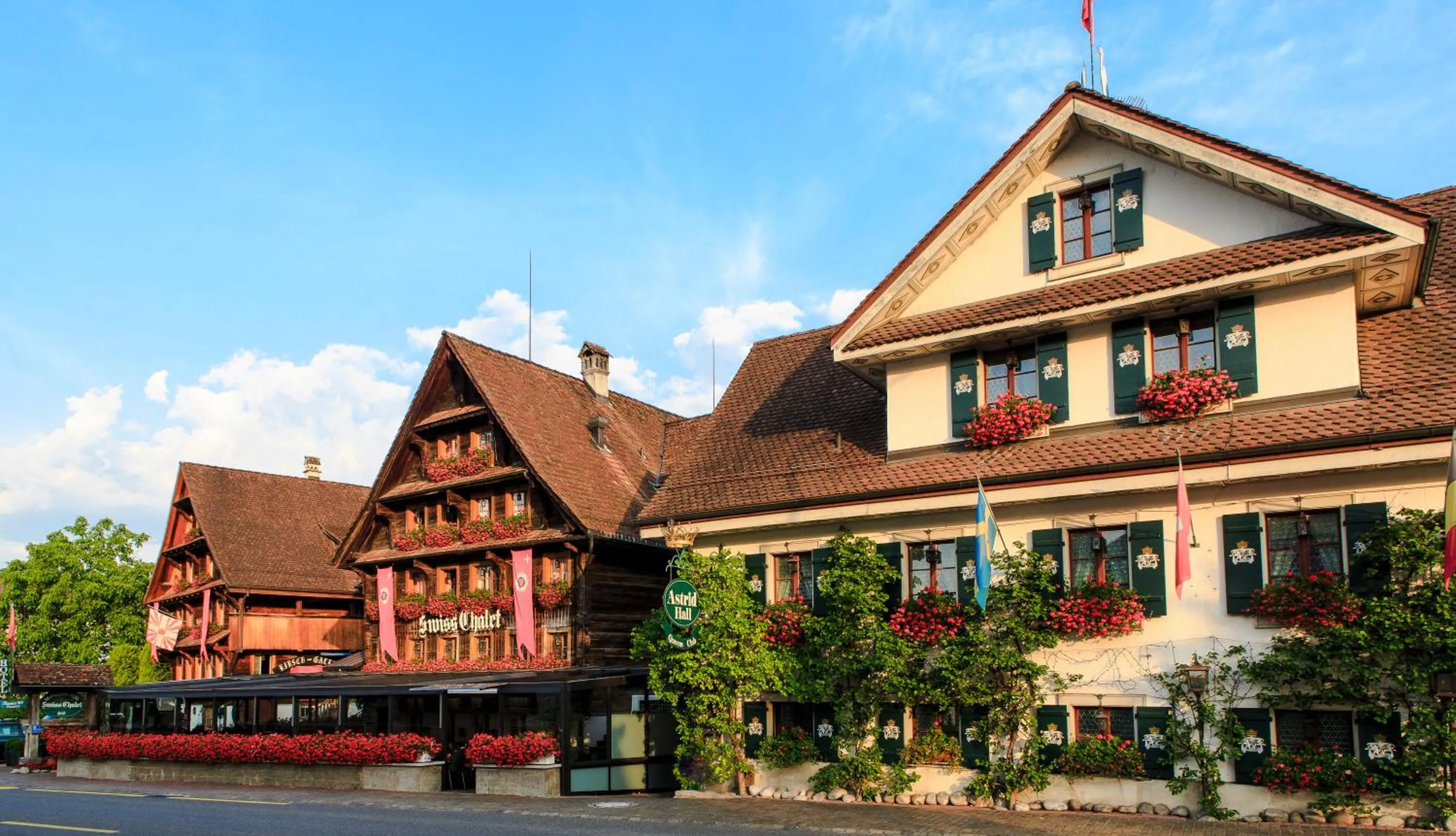 Facade/entrance in Swiss-Chalet Merlischachen - Historik Chalet-Hotel Lodge