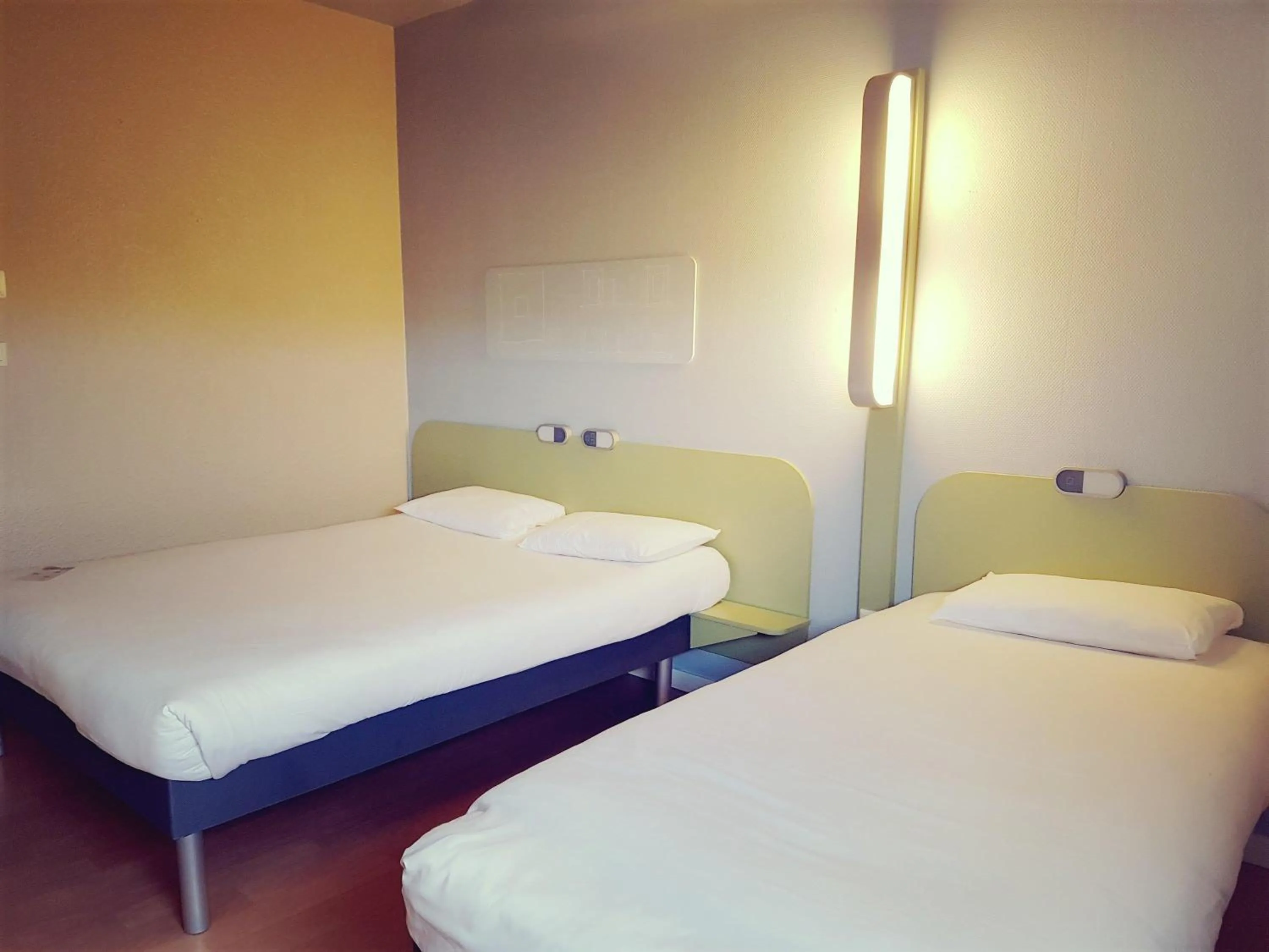 Bedroom, Bed in ibis Budget Arles Palais Des Congres