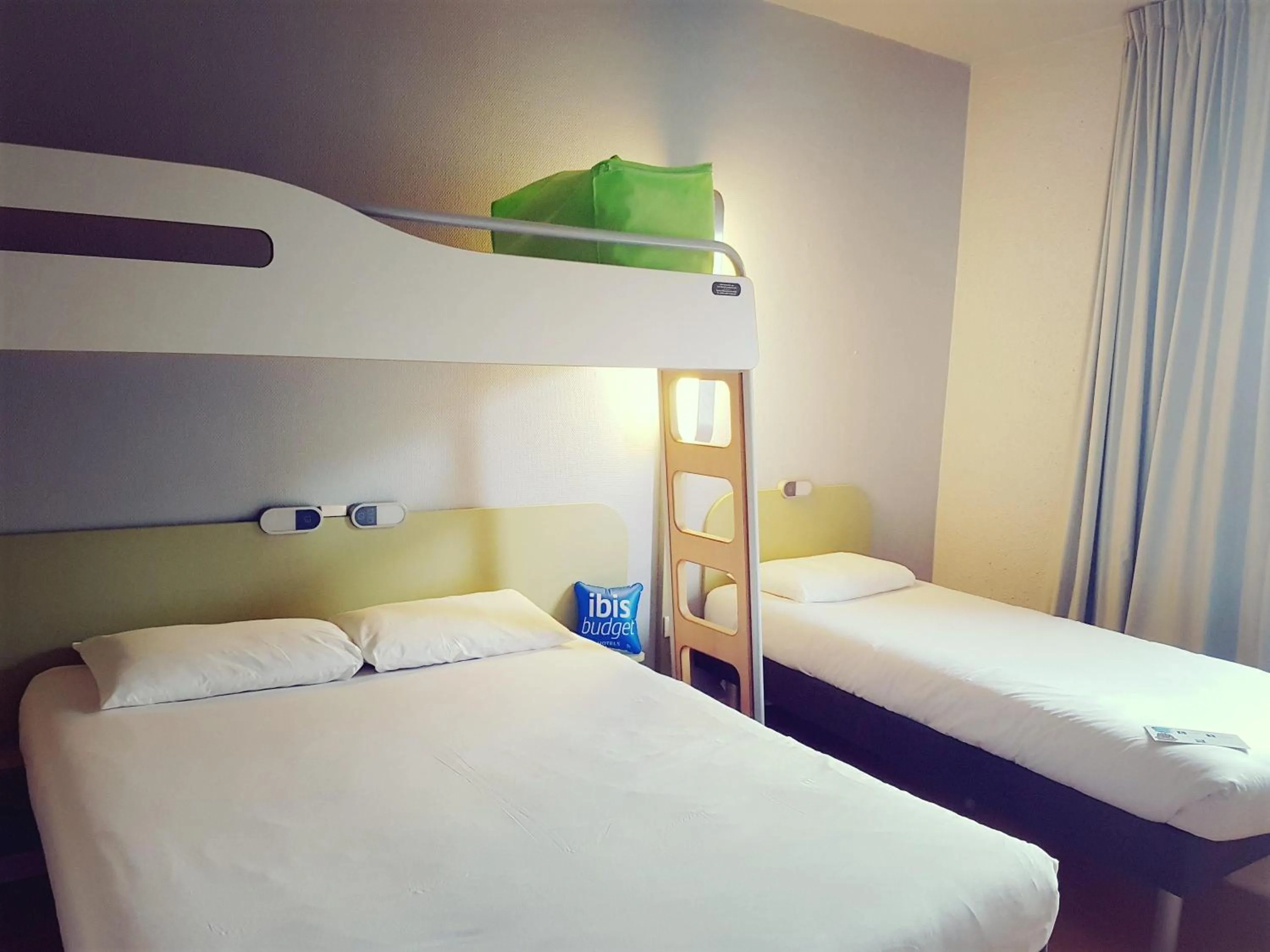 Bedroom, Bed in ibis Budget Arles Palais Des Congres