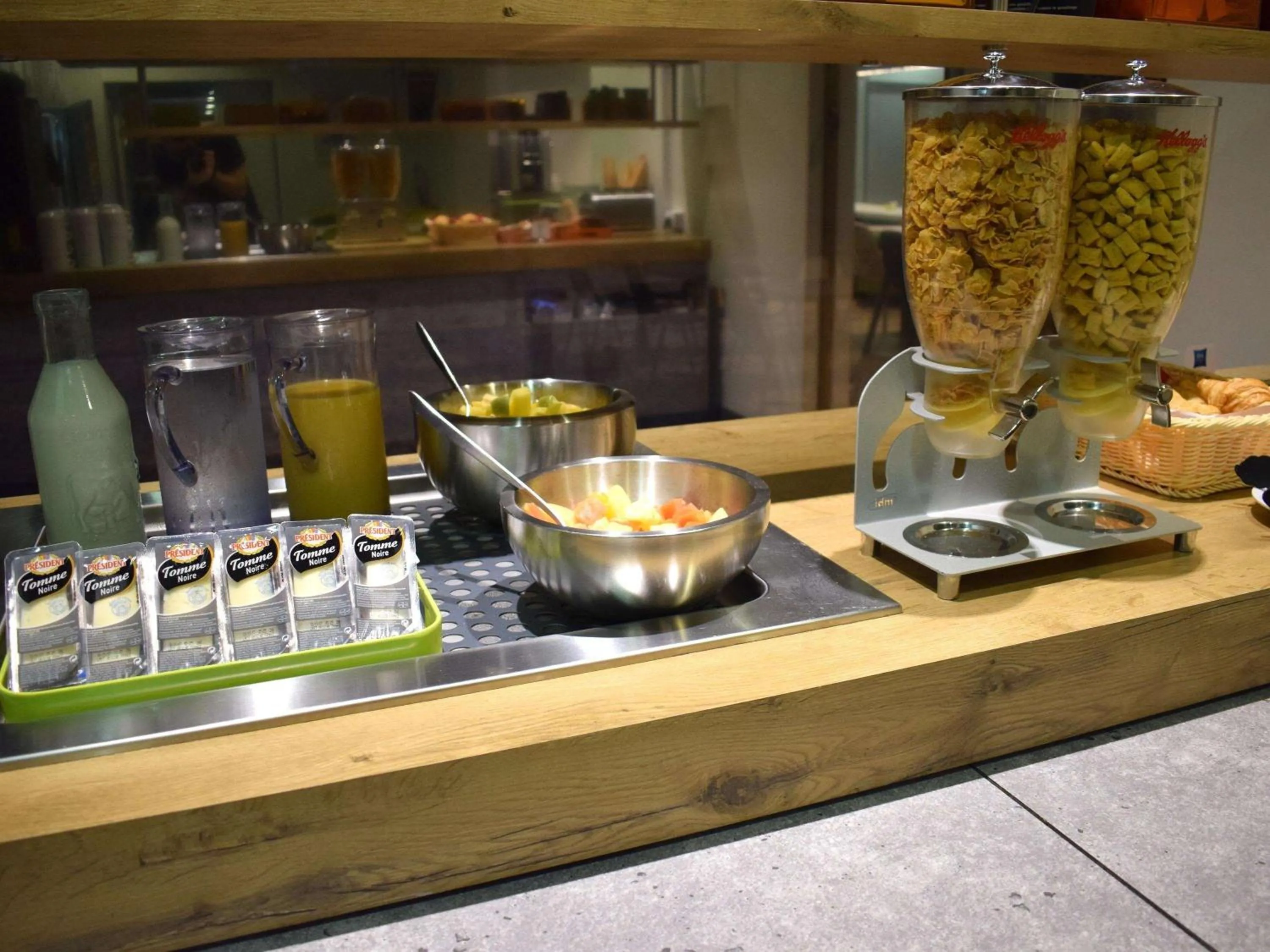 Restaurant/places to eat in ibis Budget Arles Palais Des Congres