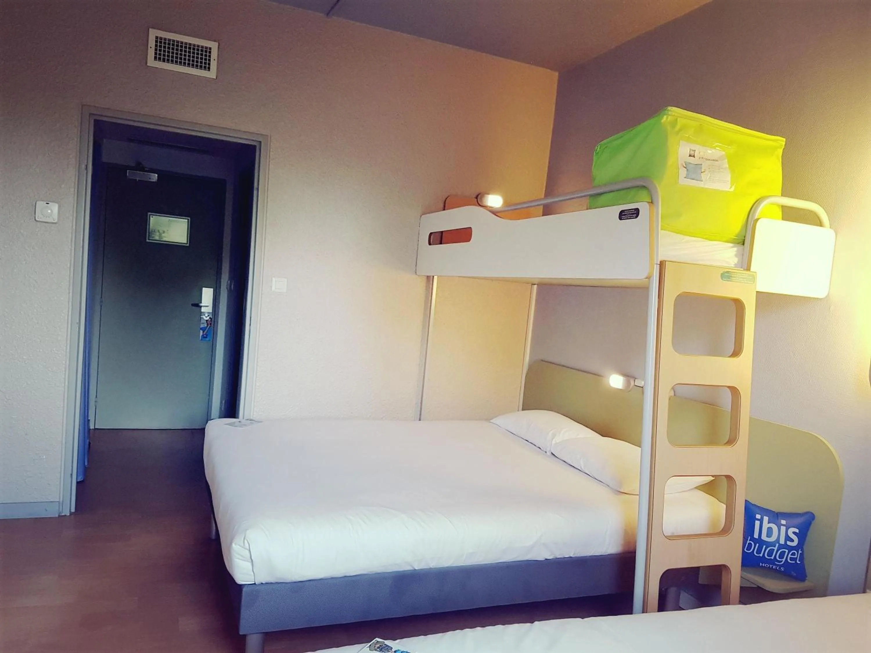 Bedroom, Bed in ibis Budget Arles Palais Des Congres