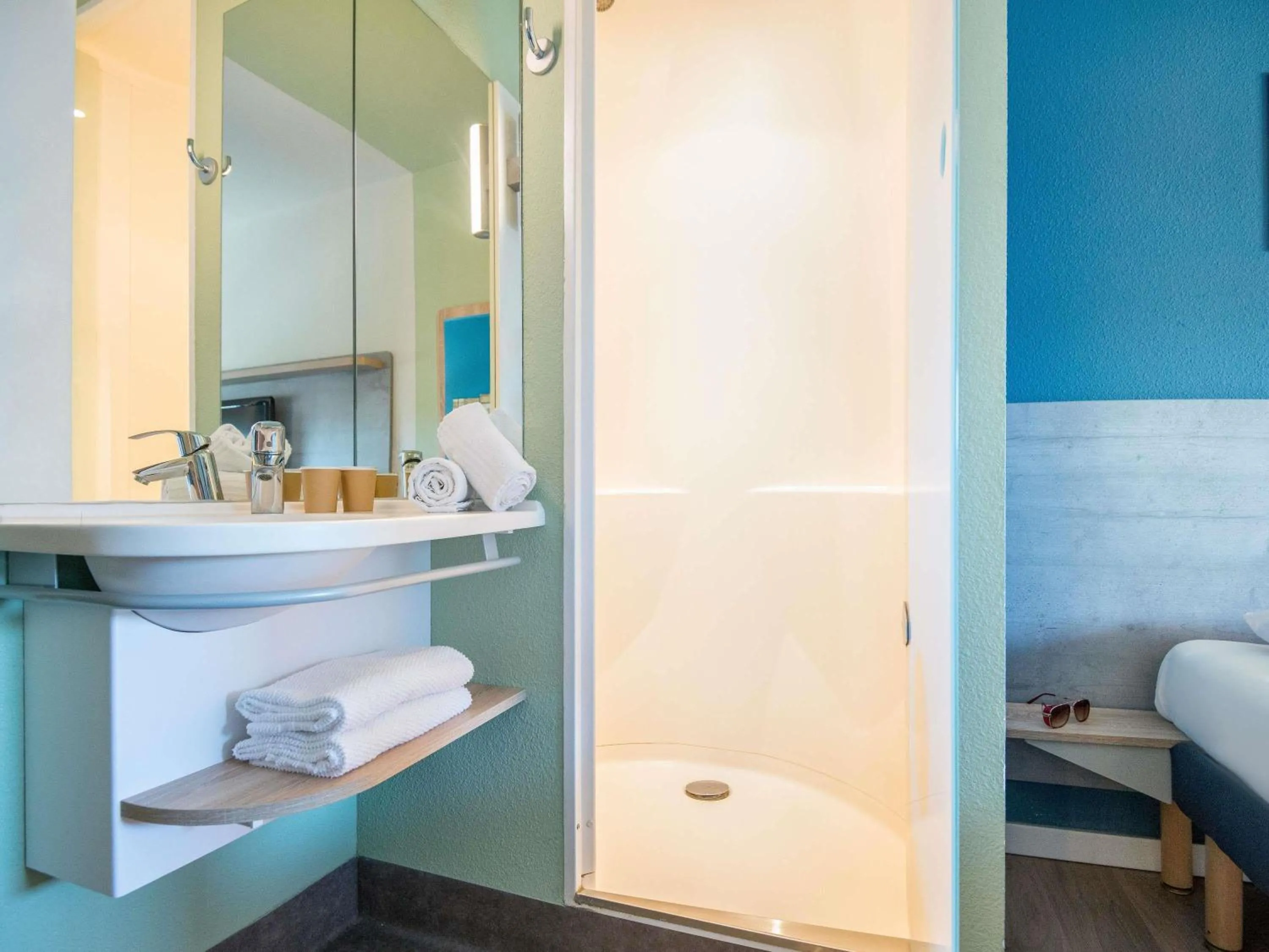 Bedroom in ibis budget Pertuis Portes du Luberon