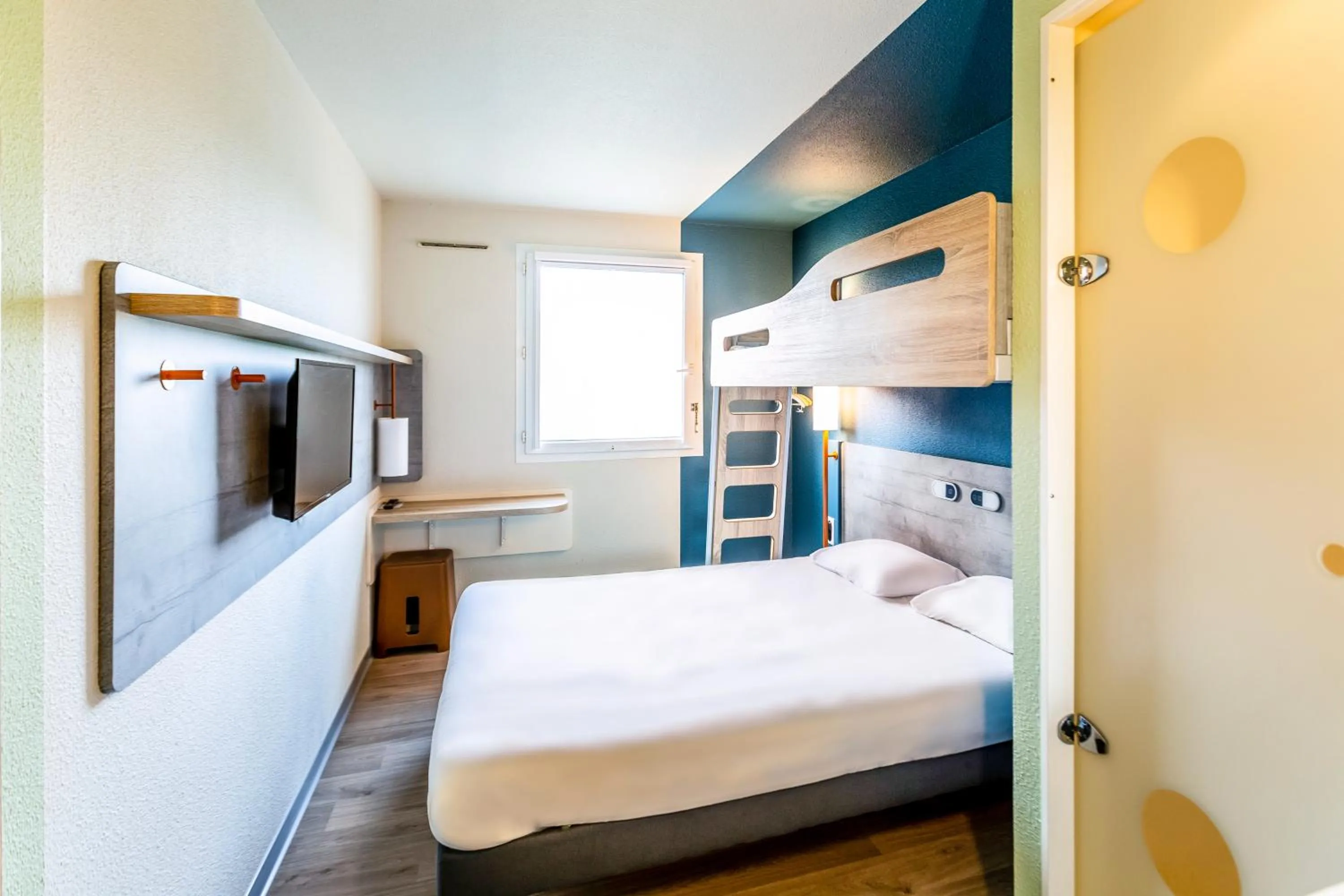 TV and multimedia, Bed in ibis budget Pertuis Portes du Luberon
