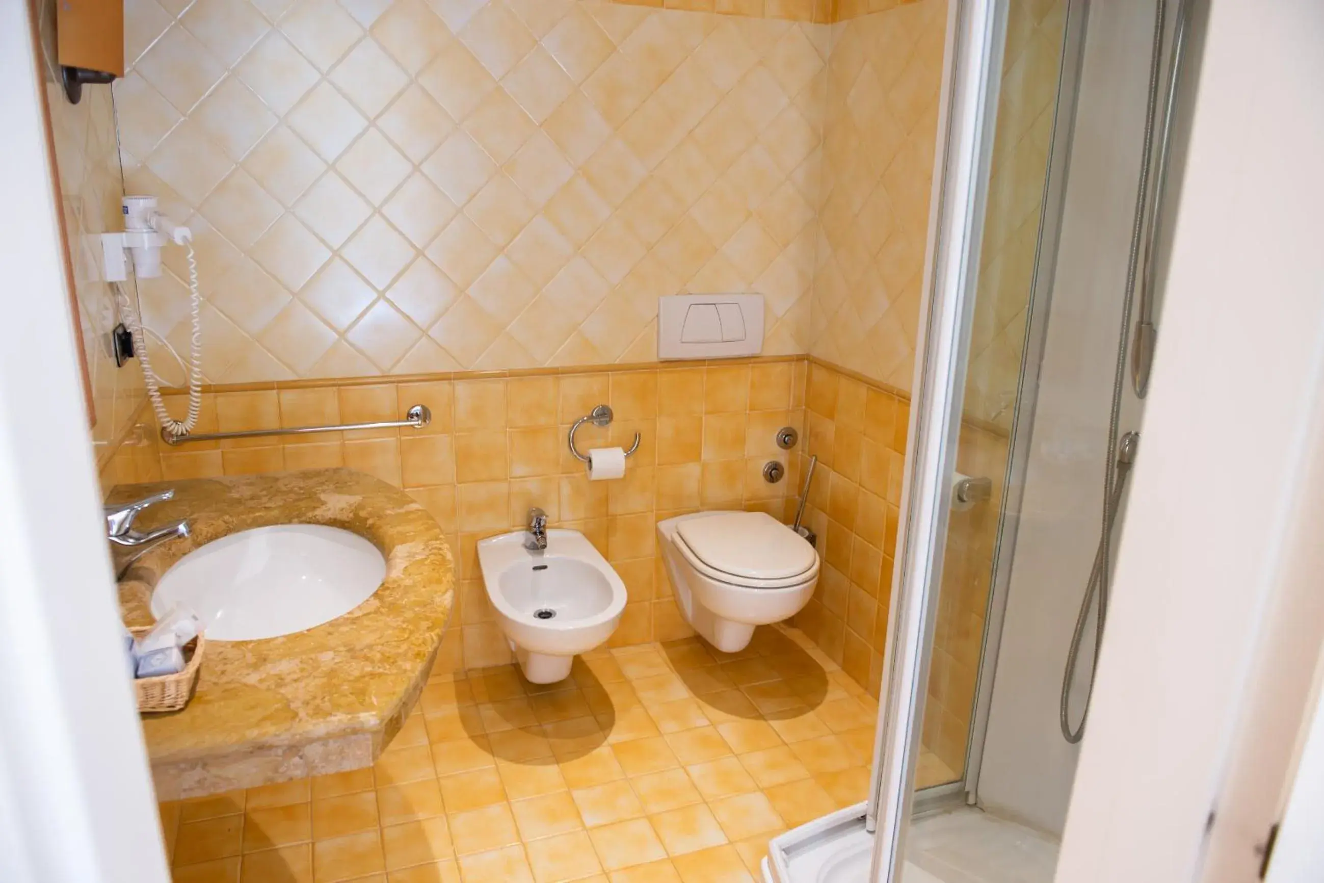 Triple Room - single occupancy in Hotel Ostello Settecolli Sport Triple Room - single occupancy in Hotel Ostello Settecolli Sport