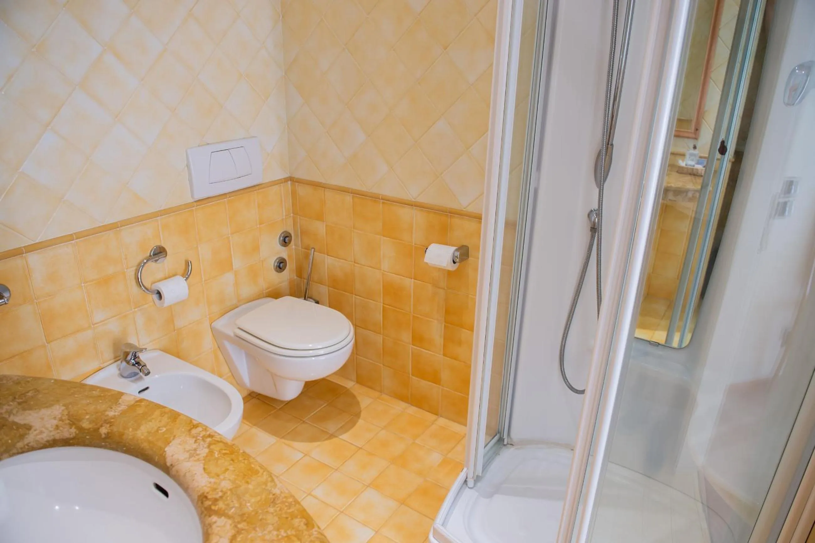 Shower in Hotel Ostello Settecolli Sport