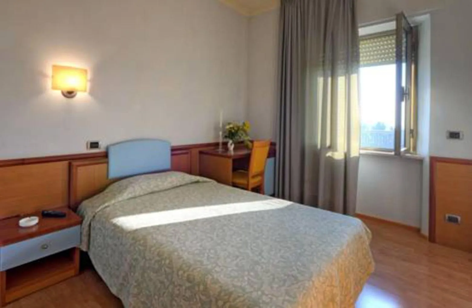 View (from property/room), Bed in Hotel Ostello Settecolli Sport
