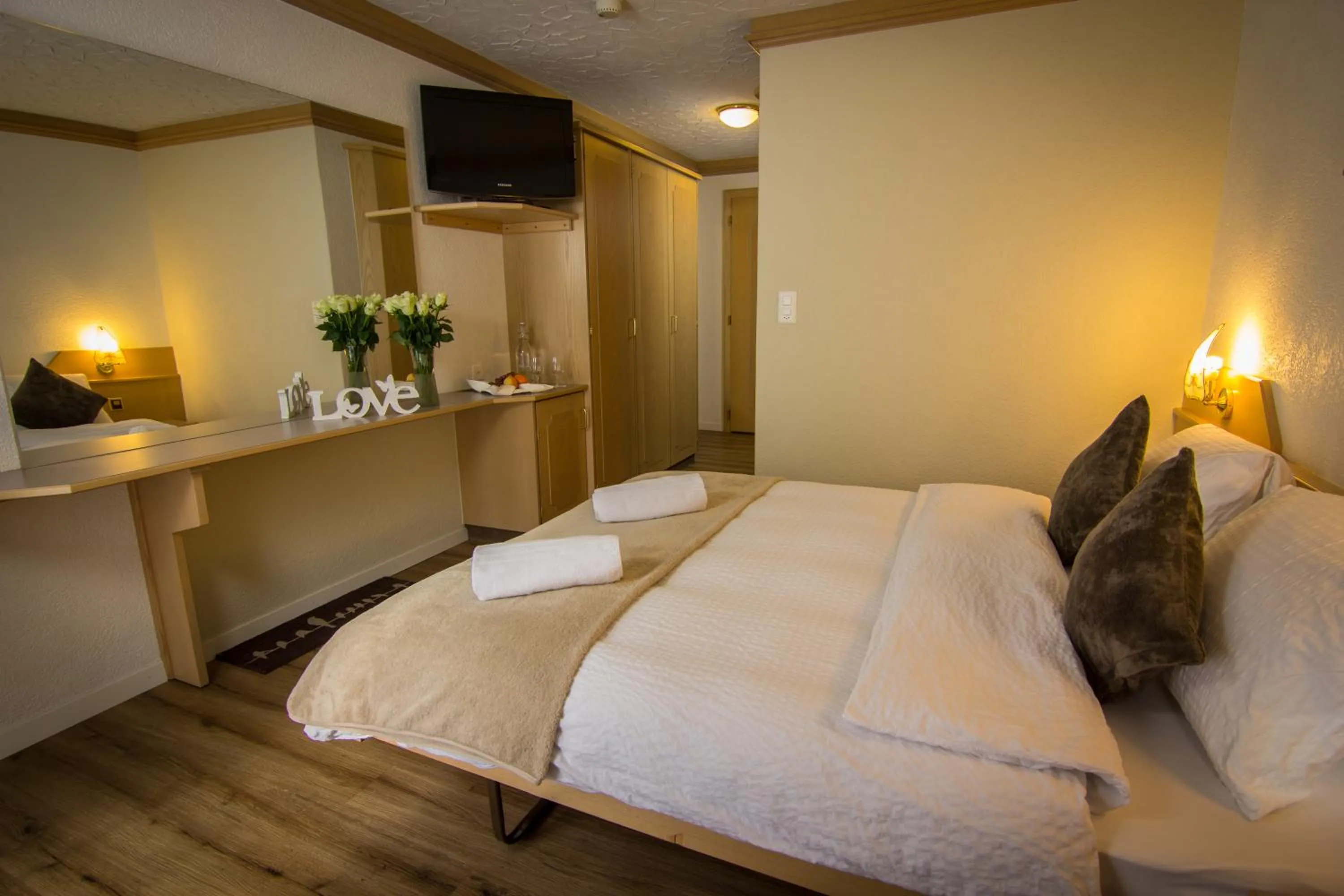 Photo of the whole room, Bed in Hotel Bristol