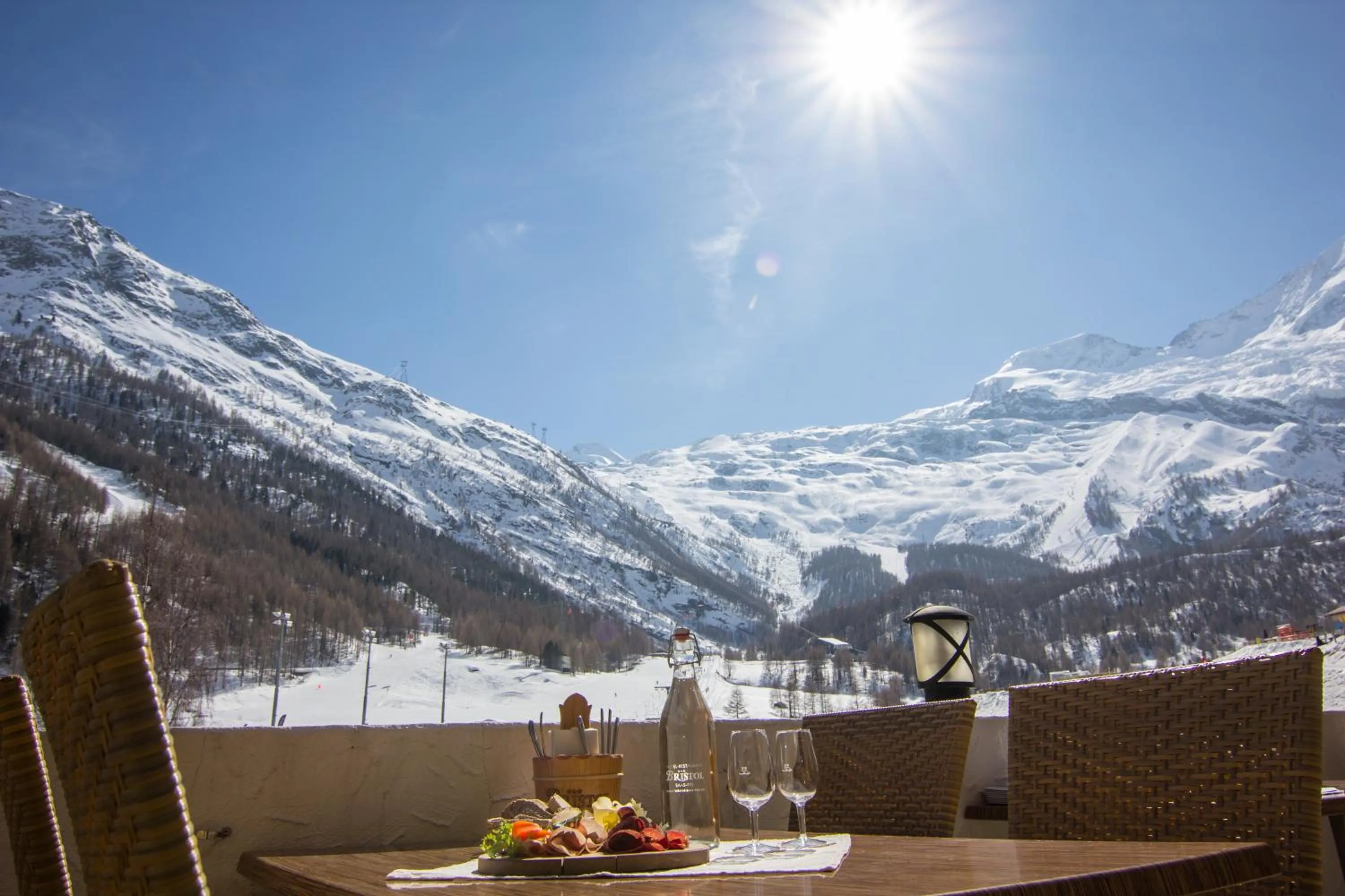 Property building in Hotel Bristol