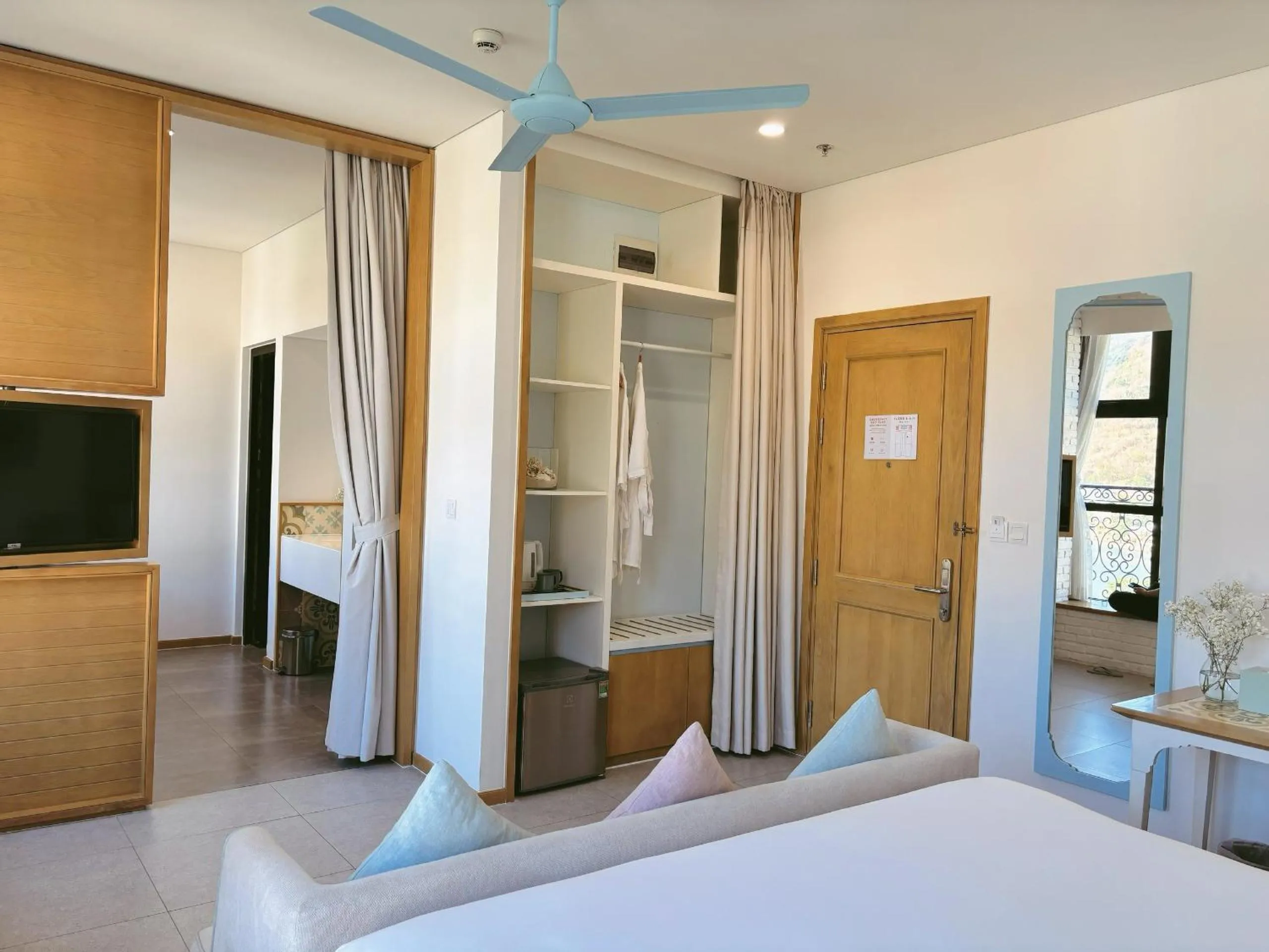 TV/Entertainment Center in Lief Mila Vung Tau