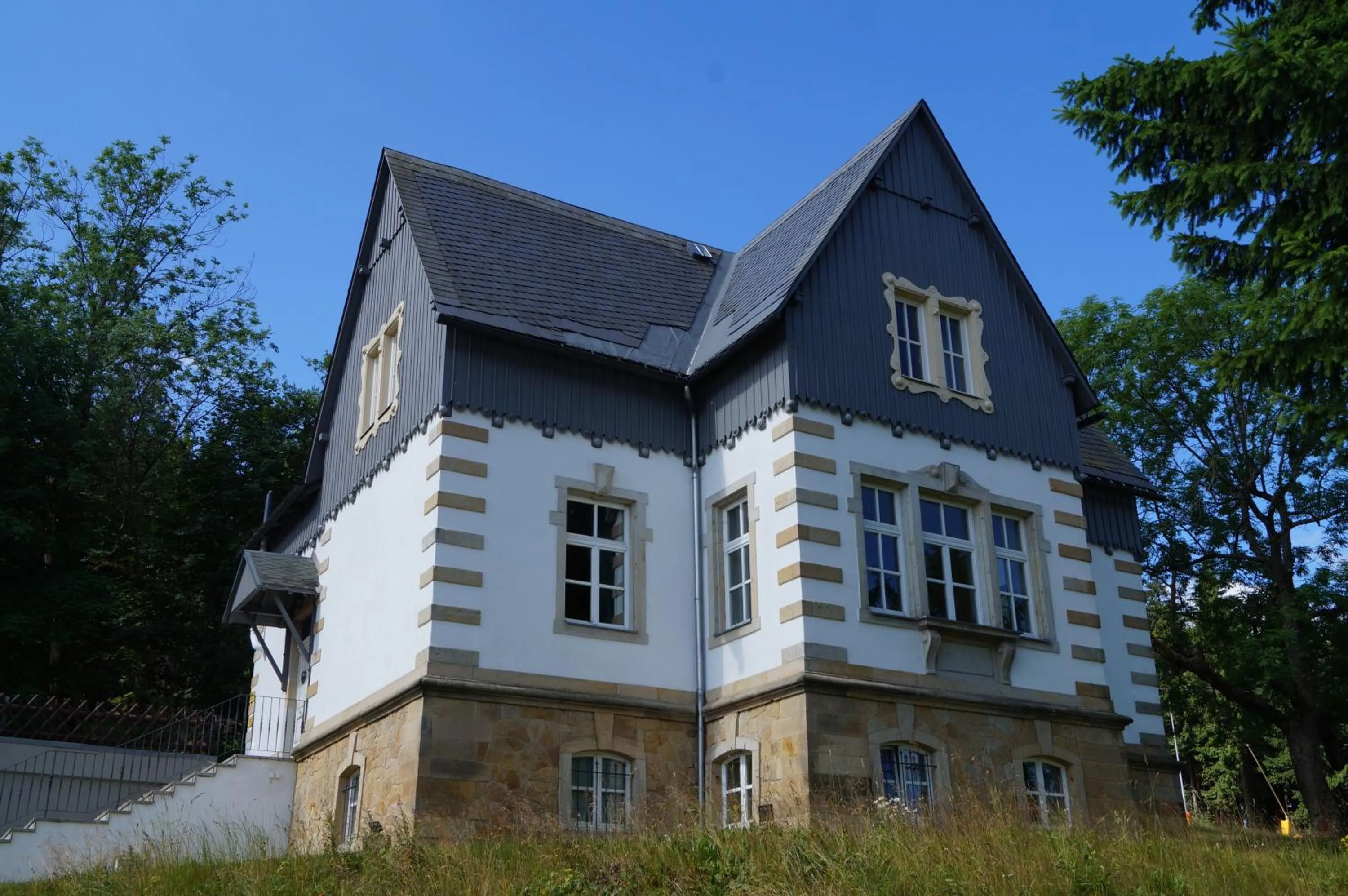 Facade/entrance in Villa Unger