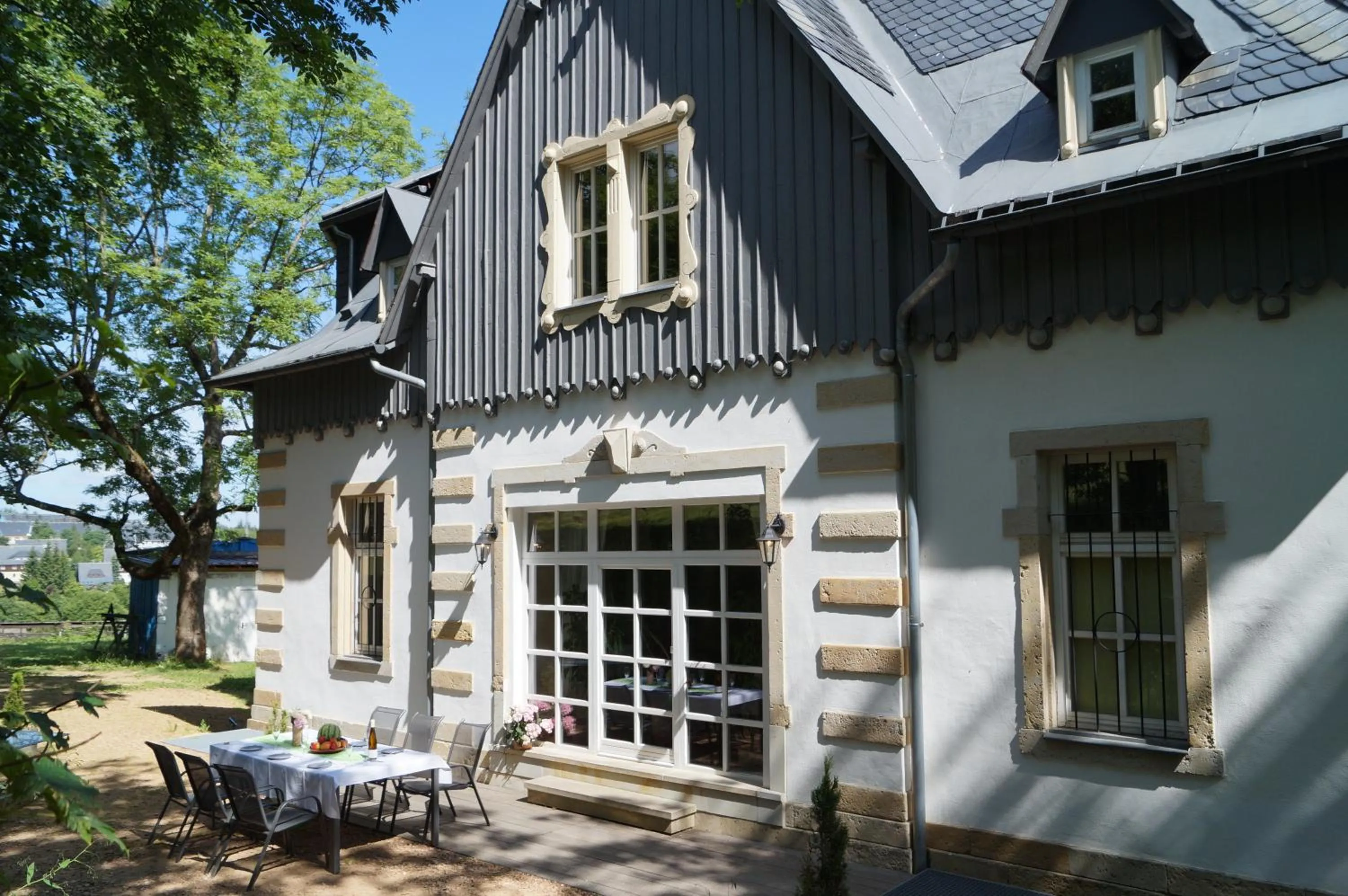 Property building in Villa Unger