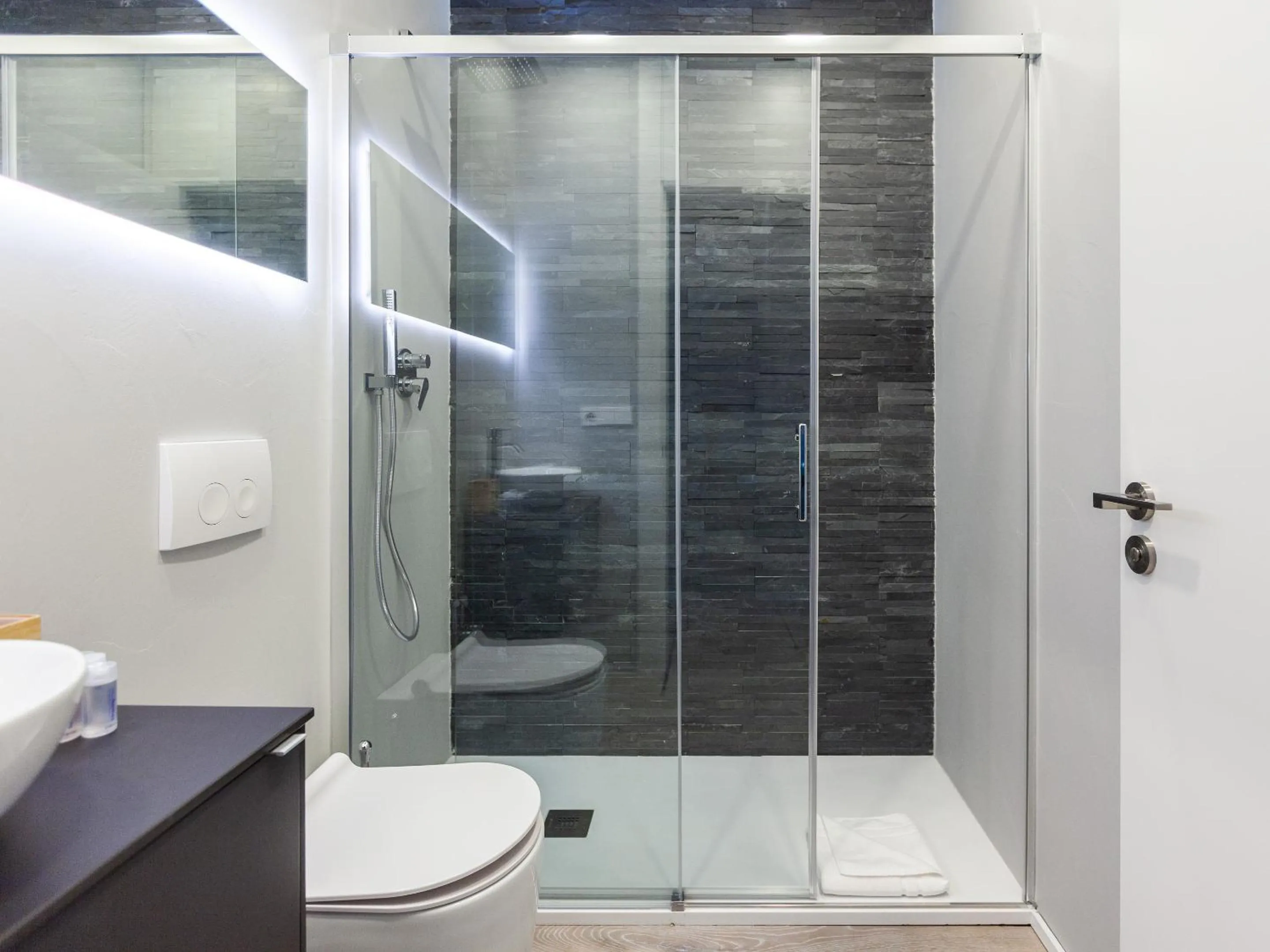 Bathroom in easyhomes-City Centre Suites