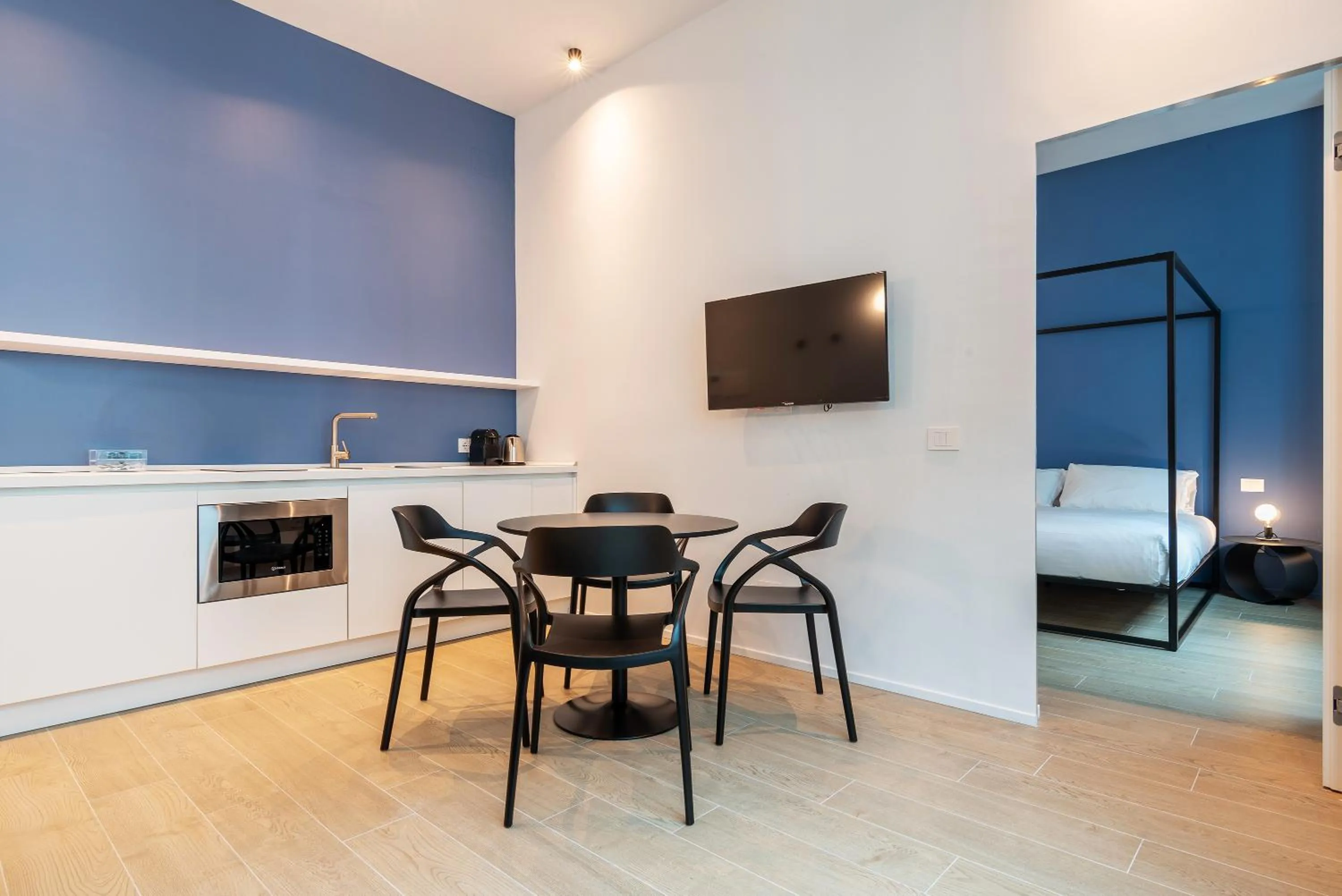 Seating area, Bed in easyhomes-City Centre Suites