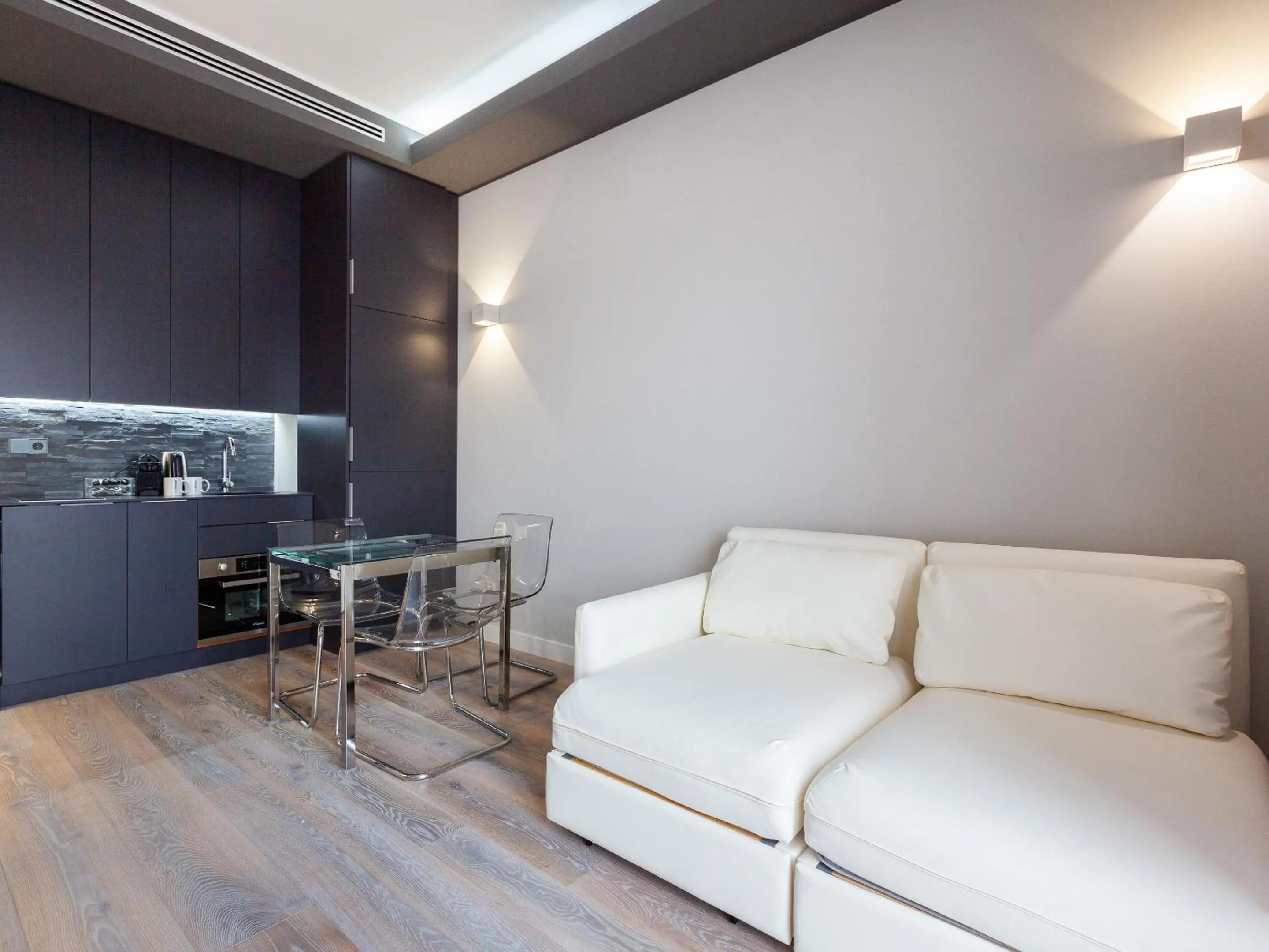 Photo of the whole room in easyhomes-City Centre Suites