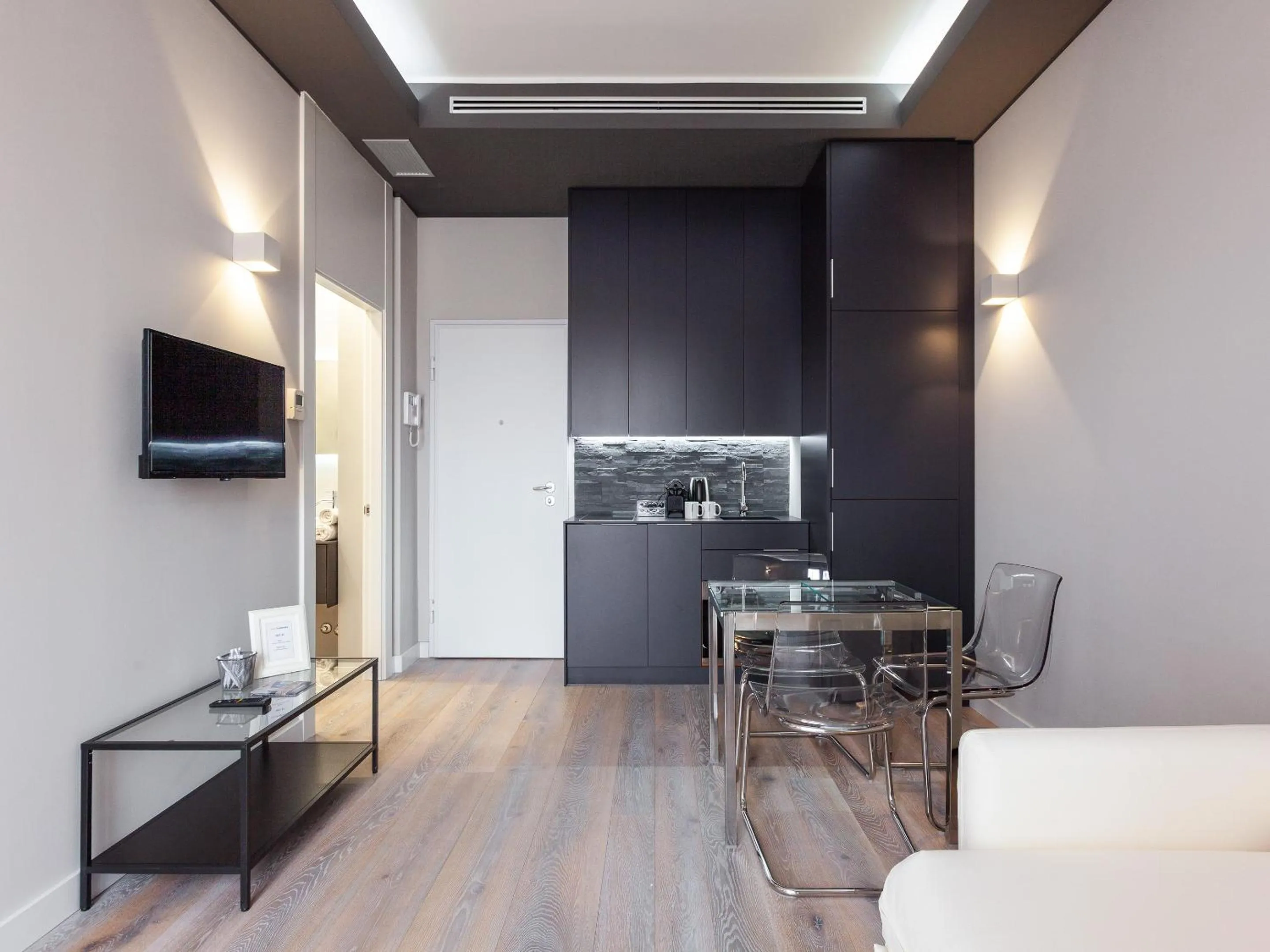 Photo of the whole room in easyhomes-City Centre Suites