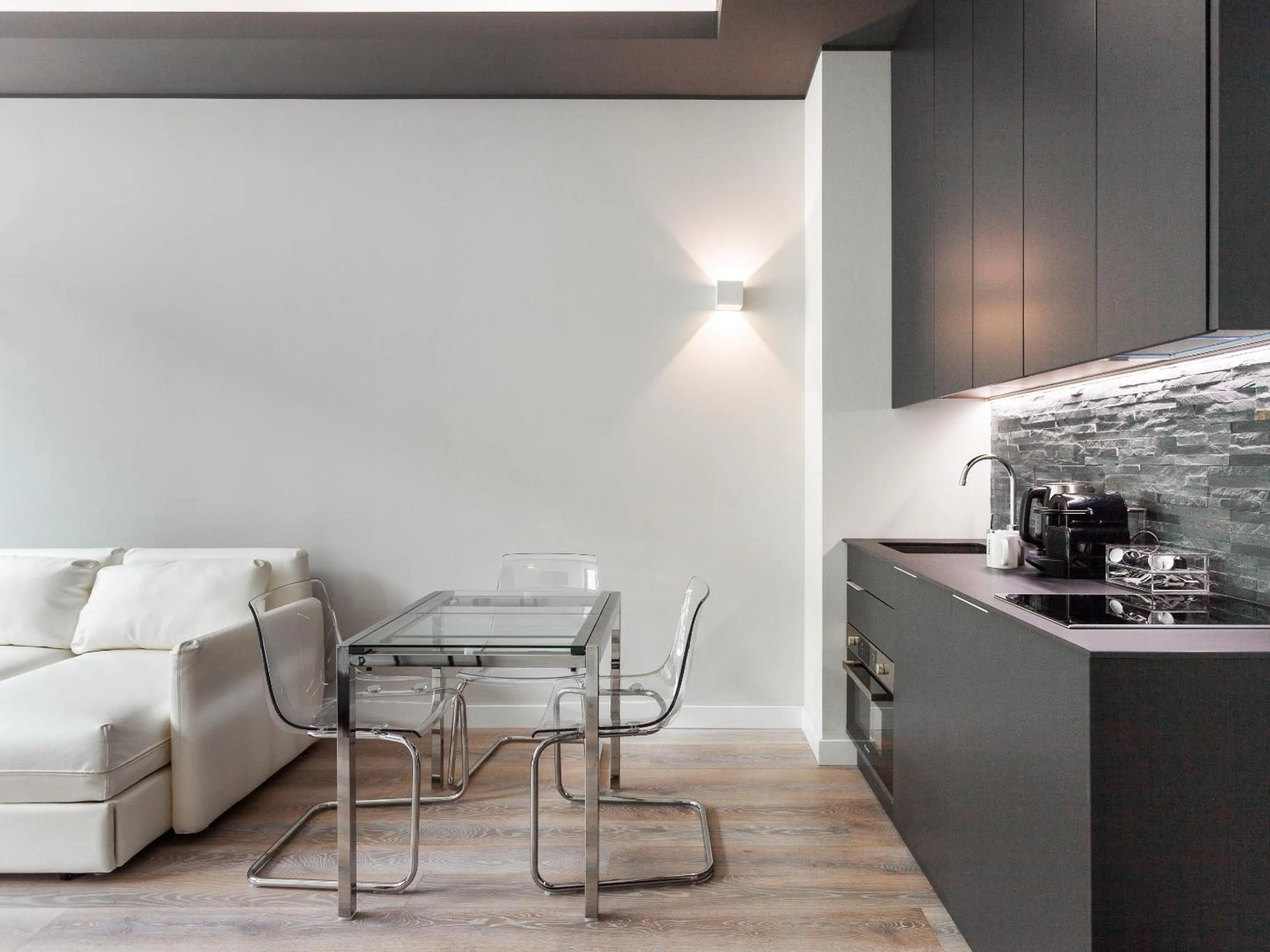 Kitchen or kitchenette in easyhomes-City Centre Suites