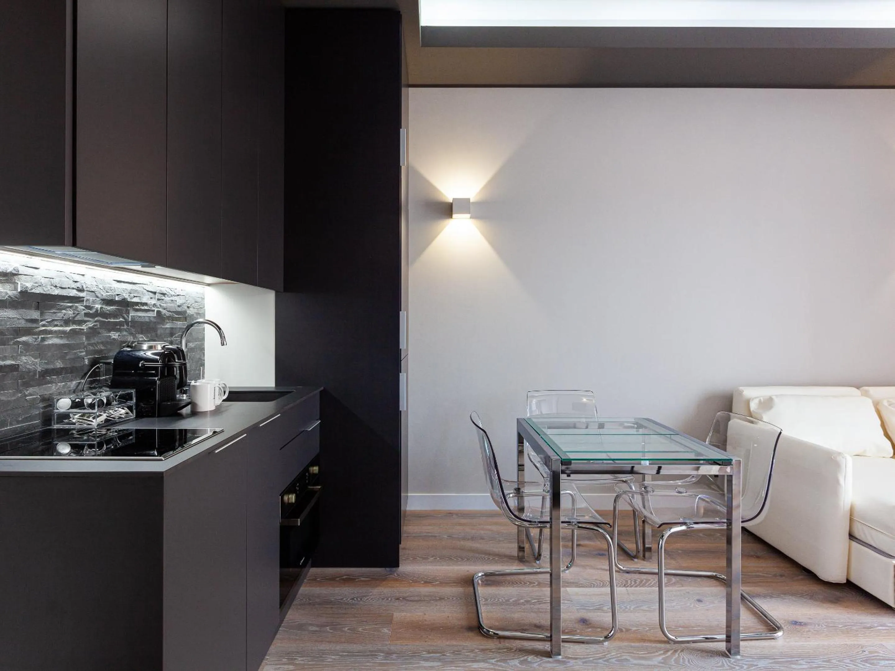 Photo of the whole room in easyhomes-City Centre Suites