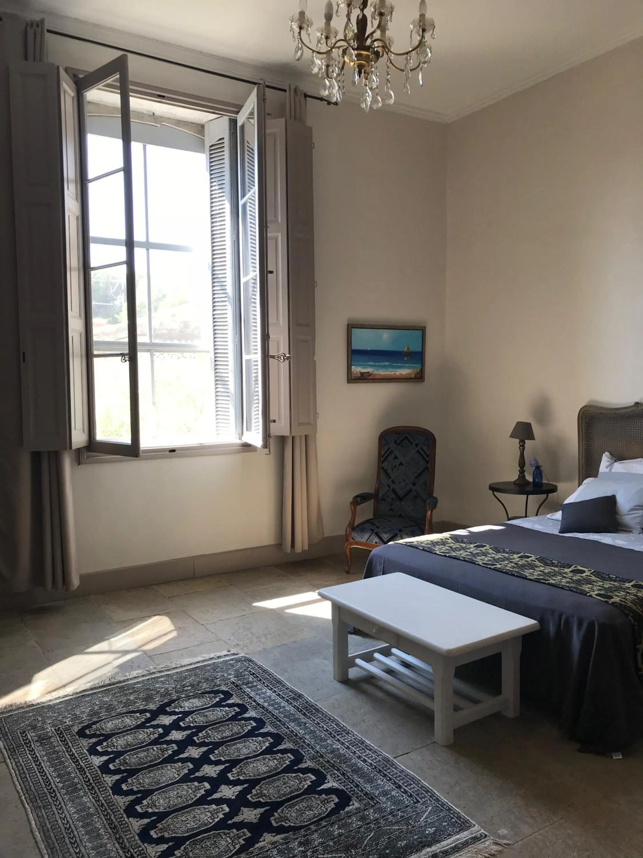 Bedroom, Bed in Couleurs De Camargue