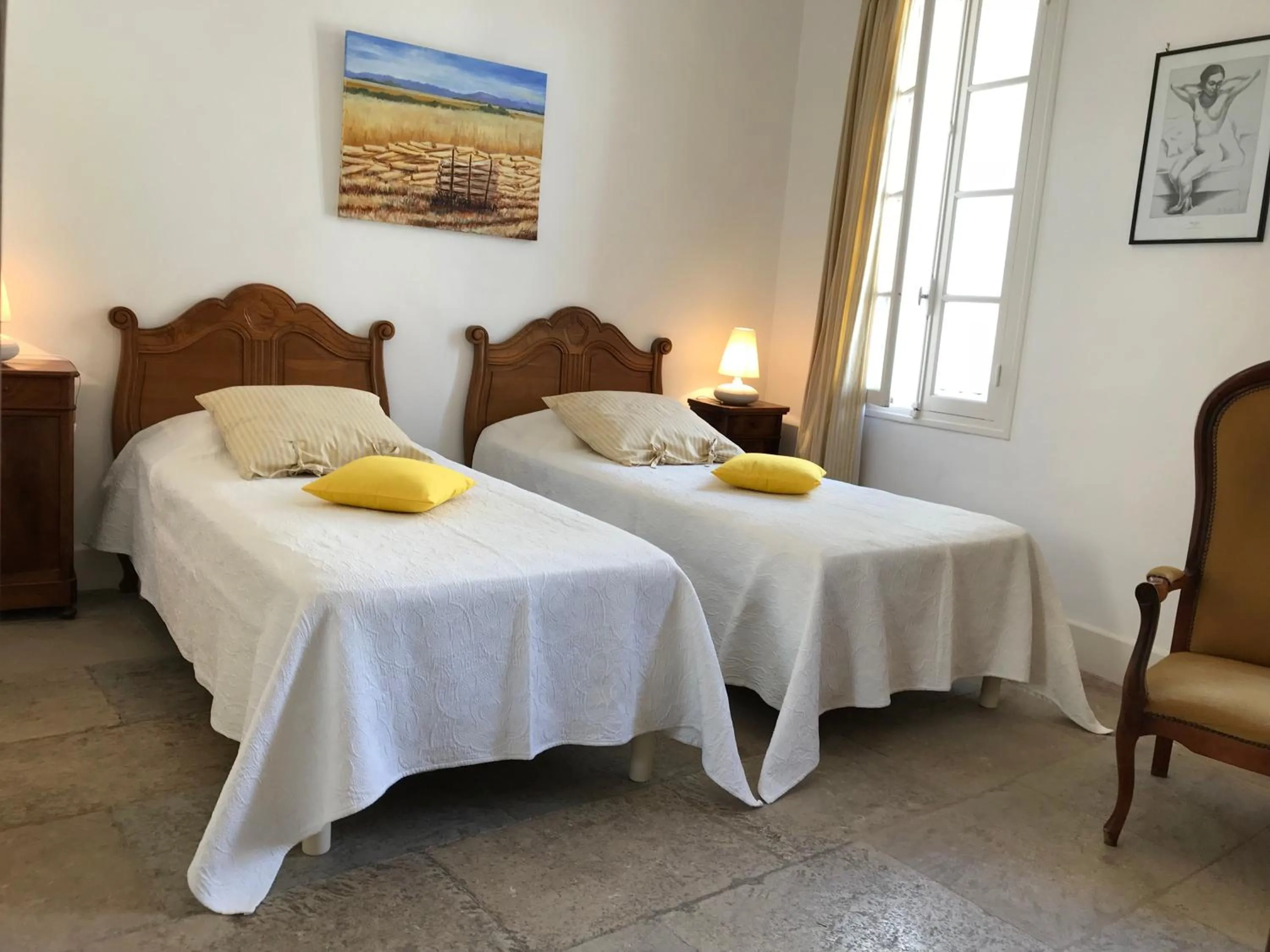 Bedroom, Bed in Couleurs De Camargue