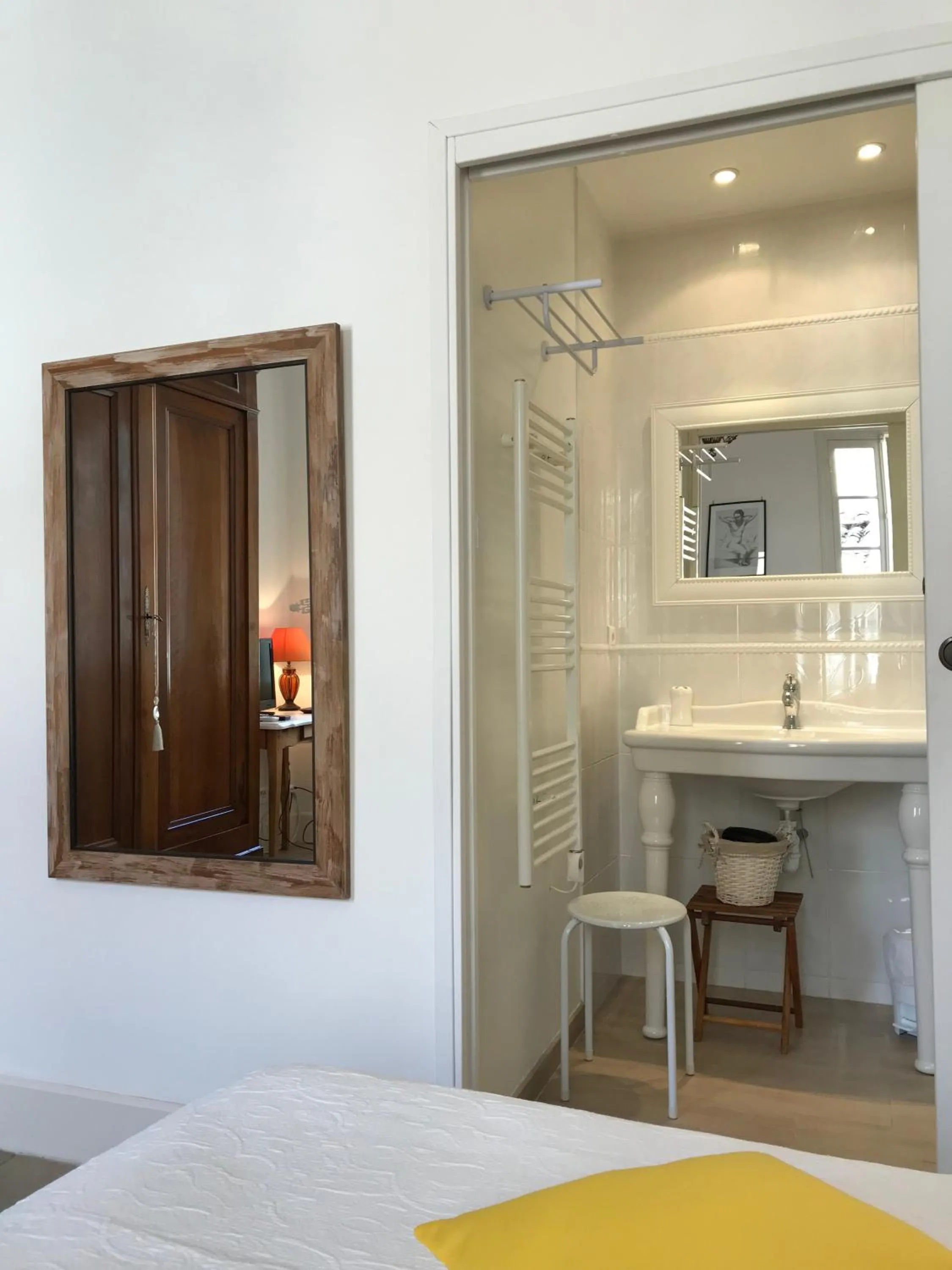 Bathroom in Couleurs De Camargue