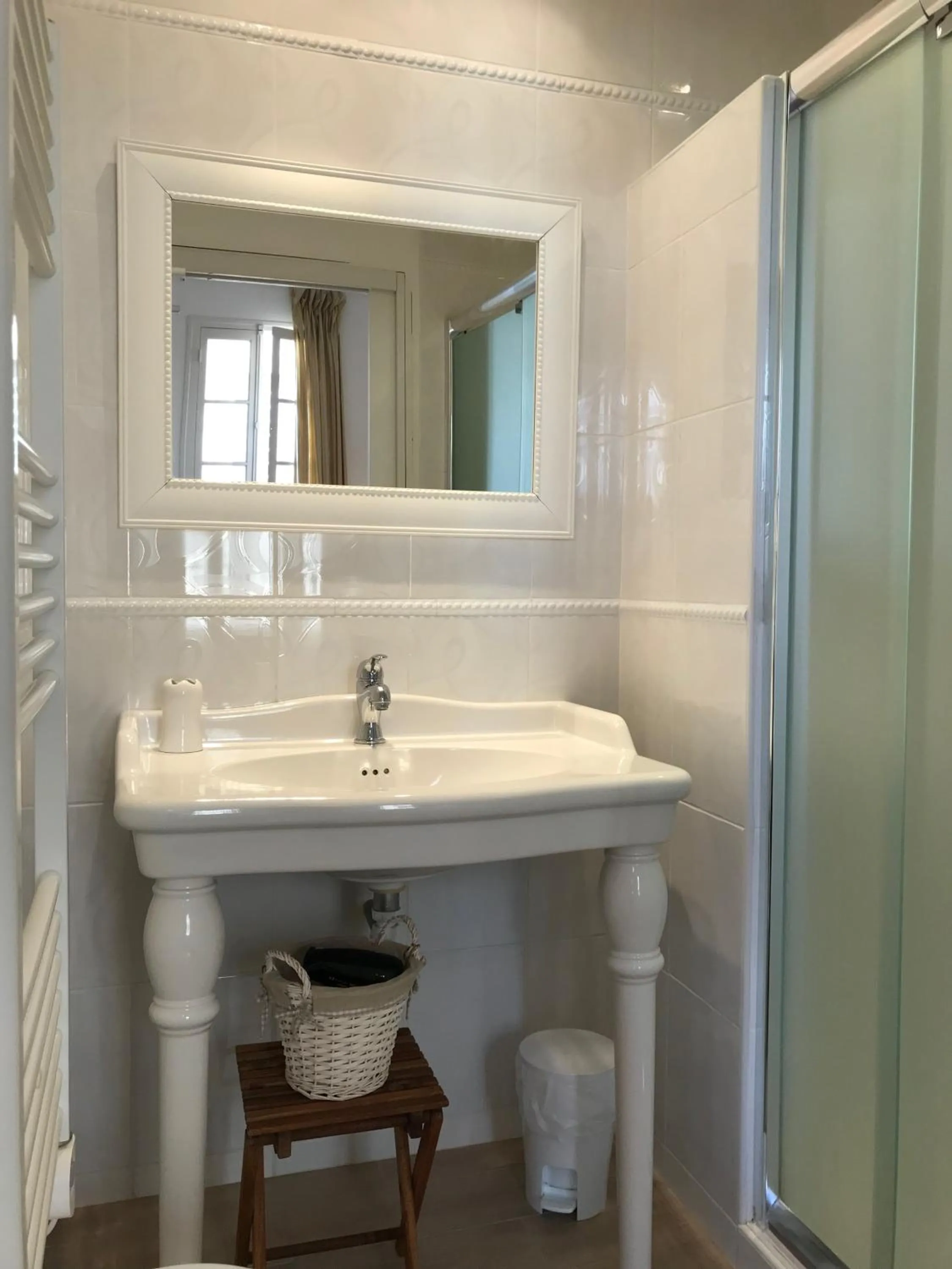 Bathroom in Couleurs De Camargue